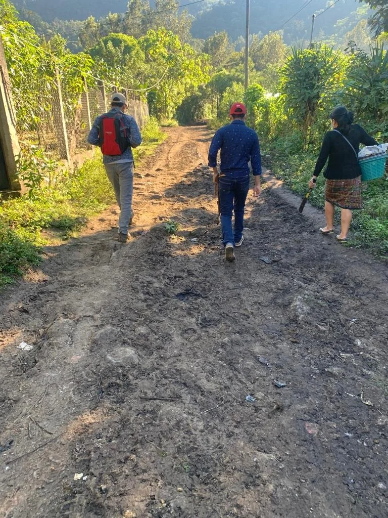 Luisa helpers walking.JPG