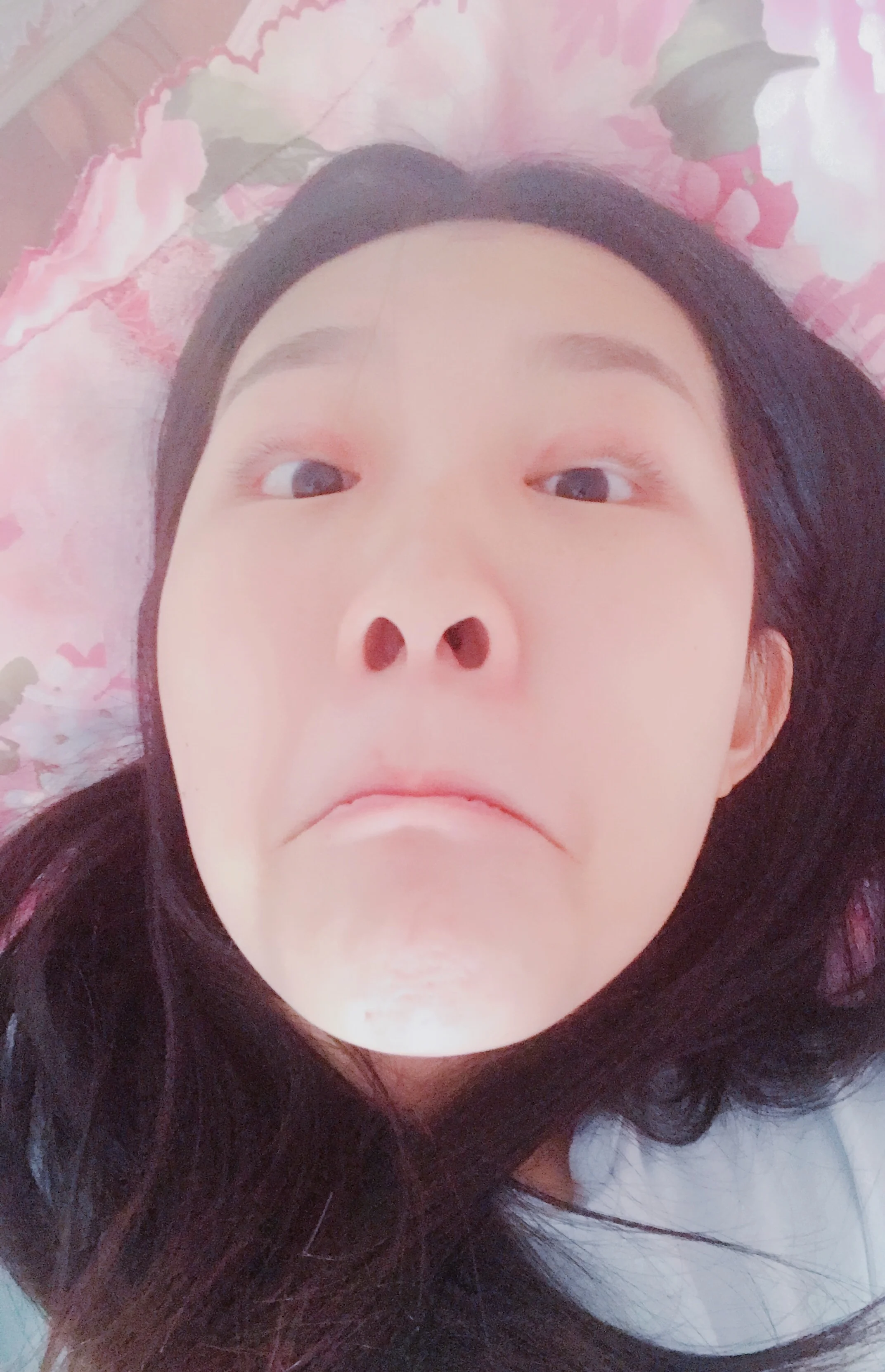 外表...你自己看吧,内心住着一个抠脚大汉。目前还木有谈过恋爱。所以也不知道自己喜欢的是小哥哥还是小姐姐。如果非要说我的名字的话,请叫我微胖一枝花(Rita). 🌟等待初恋