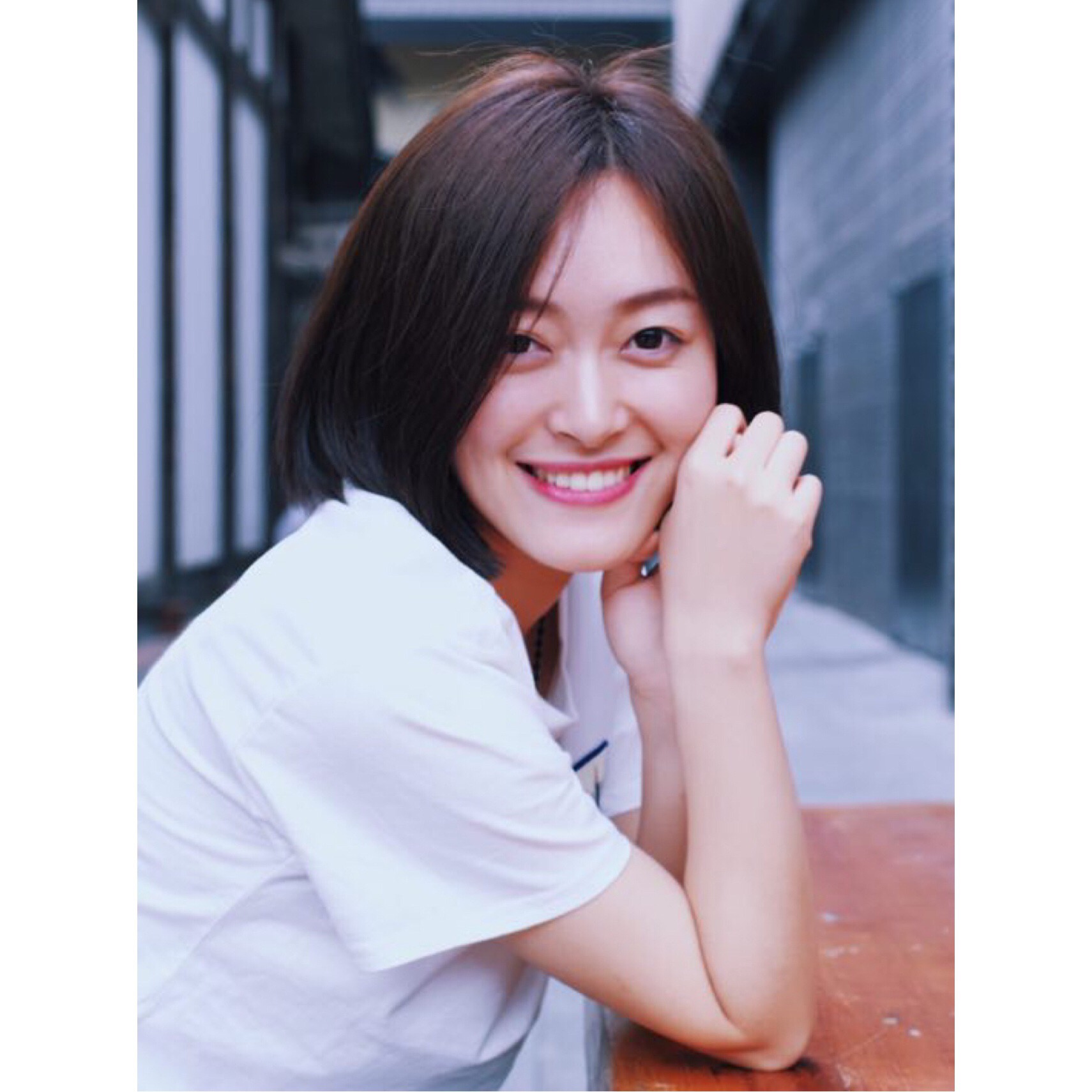 hi~我叫吴江楠,刚毕业于湖南师范大学播音主持专业,现在是一名某卫视的气象主播兼记者,天蝎座,喜欢跳舞、听歌、吃东东哈哈哈