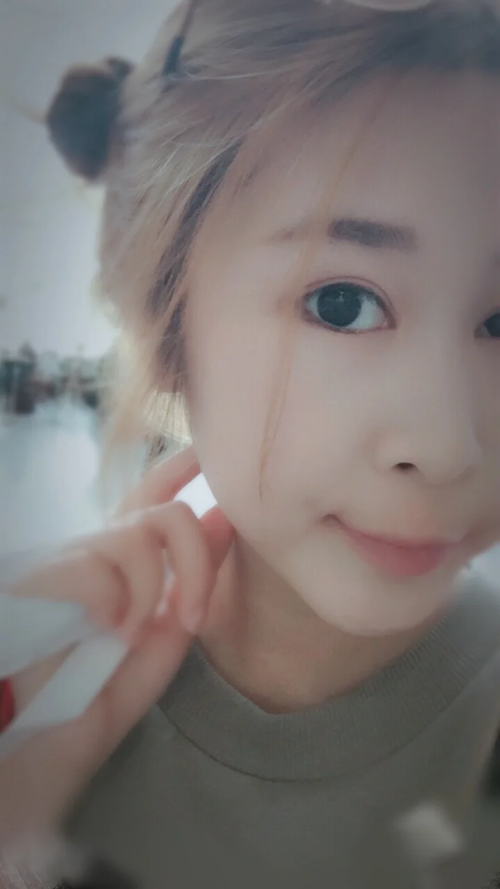 hallo 我叫肖晗,朋友都叫我小晗子,就读于英国萨塞克斯大学,本科主修会计金融(麻麻push我学的,手动摊手🤷♀️)。
