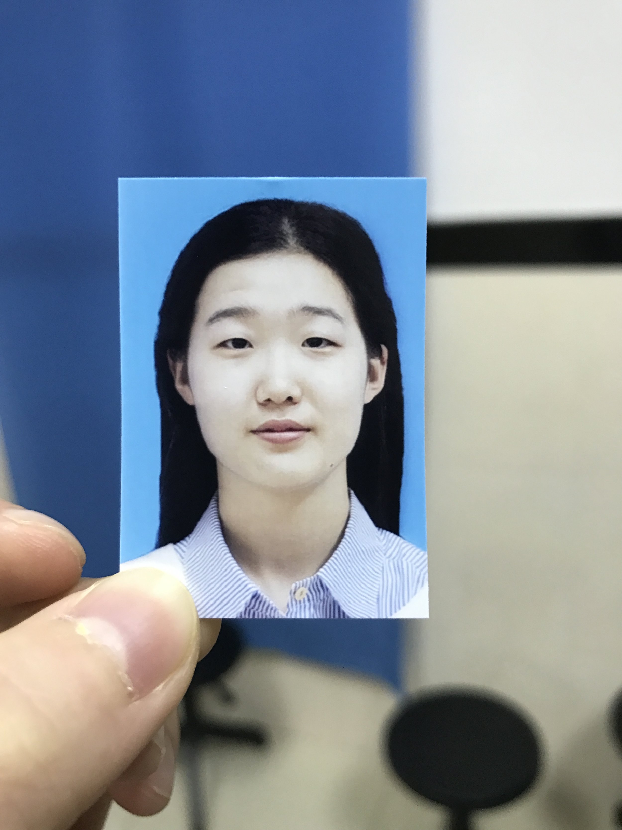 李紫瑄Arya 其实自己最有成就感的事情很多吧,但对我来说就是那种一开始看不到希望,但是凭借自己的坚持,做到的事情。比如高中时,放弃文科优势,学了理科,或是凭借自己的努力拉到赞助这种。#未来三年规划很平常,认真学习,学英语,坚持自己的爱好,善待、感恩身边每一个人,参加社会活动,研究生计划去美国读JD