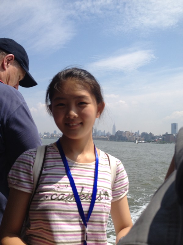 Jiahua Zhou 我是一名高三学生,准备去加国继续自己的学业。我一直很喜欢去挑战新的事情、经历新的旅程。我很喜欢动物,并对且自己也养了很多动物,例如狗、兔子、乌龟、鸭子…很希望通过海龟养护活动来增加自己对大自然的了解。