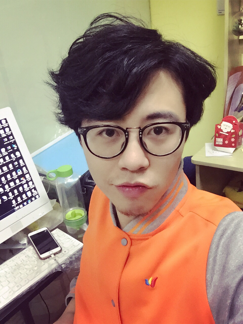 马威,Pororo 早期教育工作者,香港儿童感觉统合研究会会员,高级感觉统合测评师,训练师。对于孩子有非常喜爱,希望在特殊儿童领域能有所帮助,每周接待100名左右的儿童进行课程训练,热爱运动,曾经做过篮球训练师。