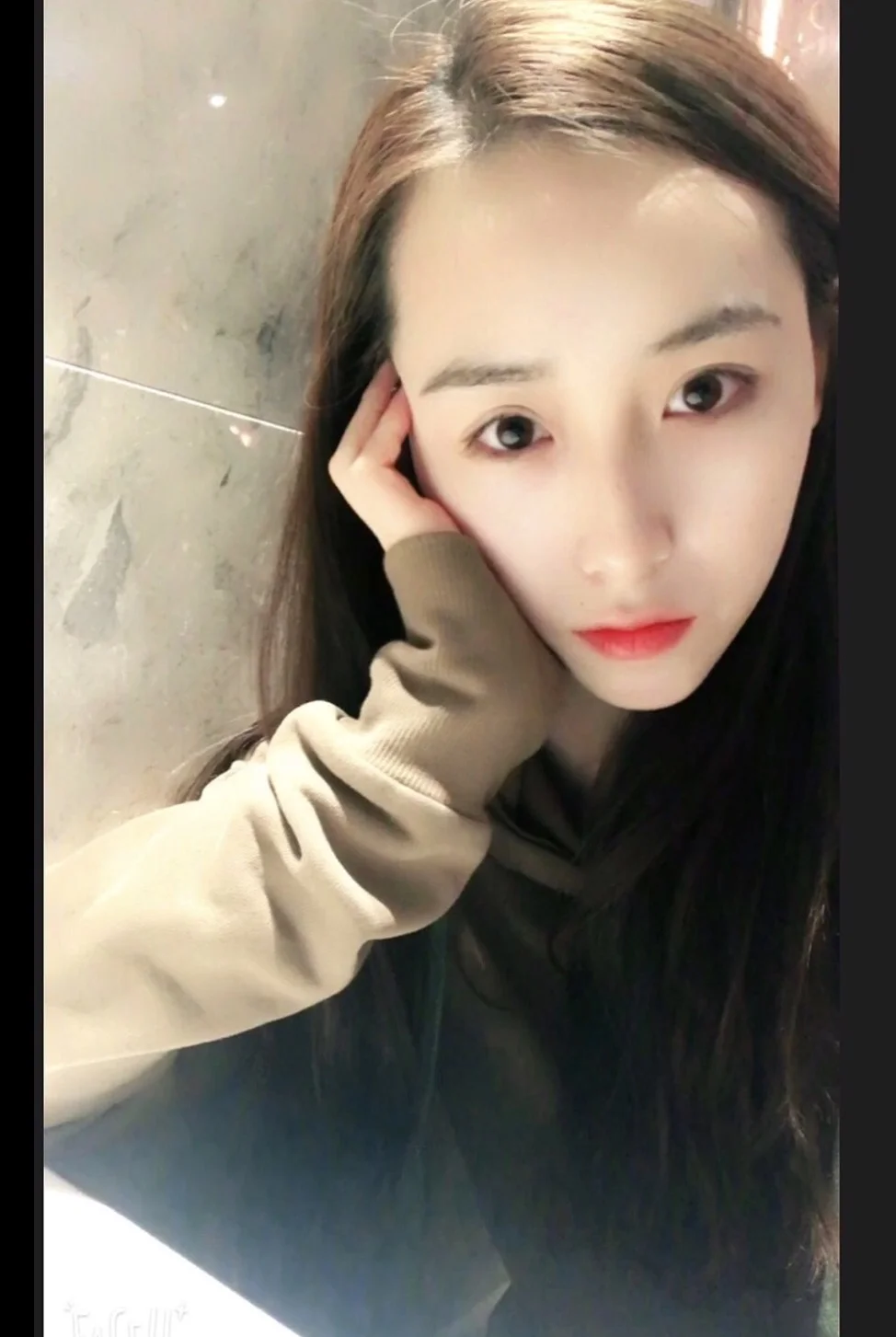 赵然 Sara 擅长并喜欢跳舞,中国舞、国标舞、韩舞等,会一点钢琴,会基本中国茶道,会一些日语。小学三年级曾代表学校出访日本,交流学习演出。小学至高中参加过大小写作、舞蹈的比赛并拿过冠军。