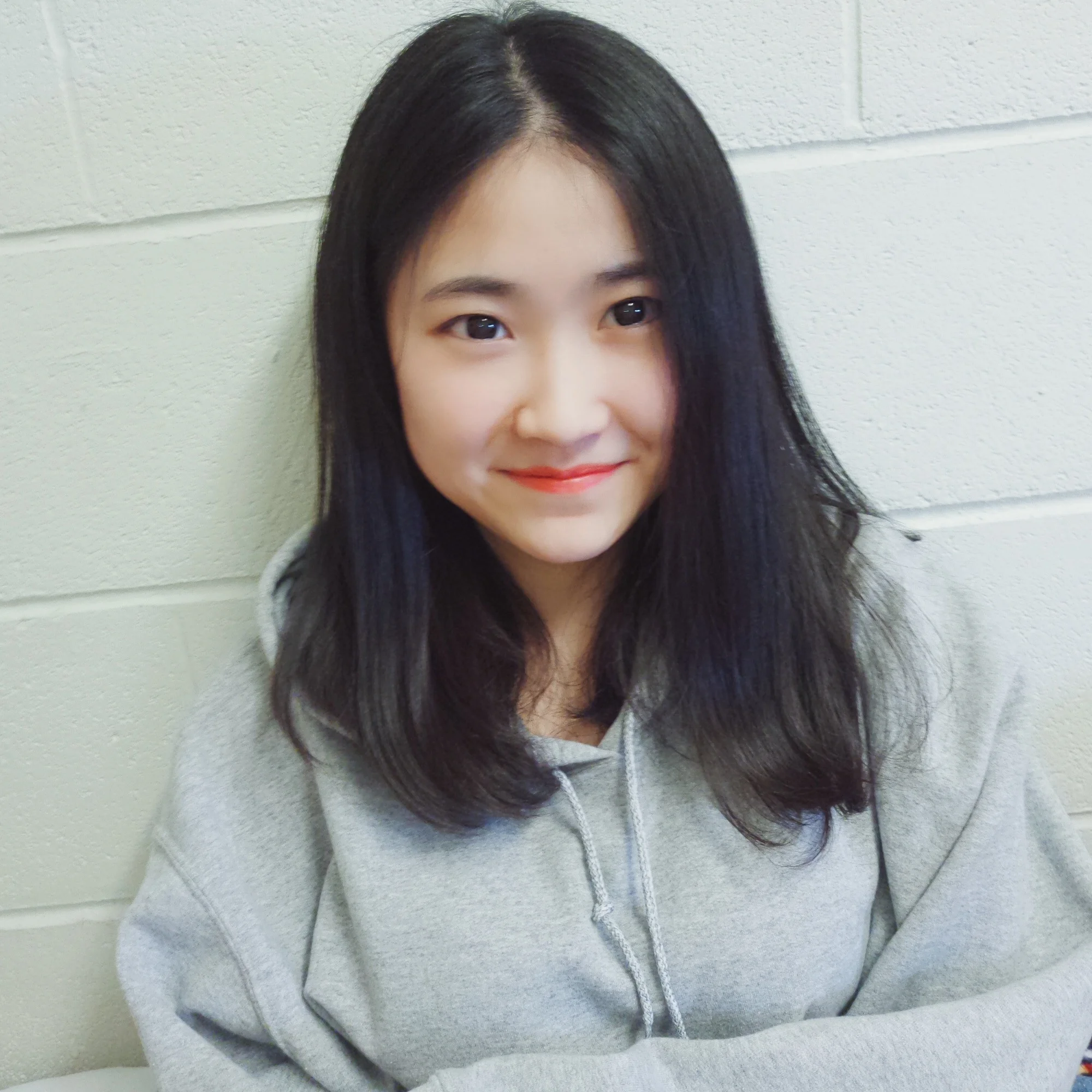Yuxin 性感阳光外向,爱好交朋友和摄影,故乡是西安,一放假就会去参加西安的狗狗领养志愿活动。在大学也是加入了体育志愿机构。平时特别爱好参加志愿活动去帮助和接触不同的人和地方。特别爱小动物 所以想去帮助救助海龟。