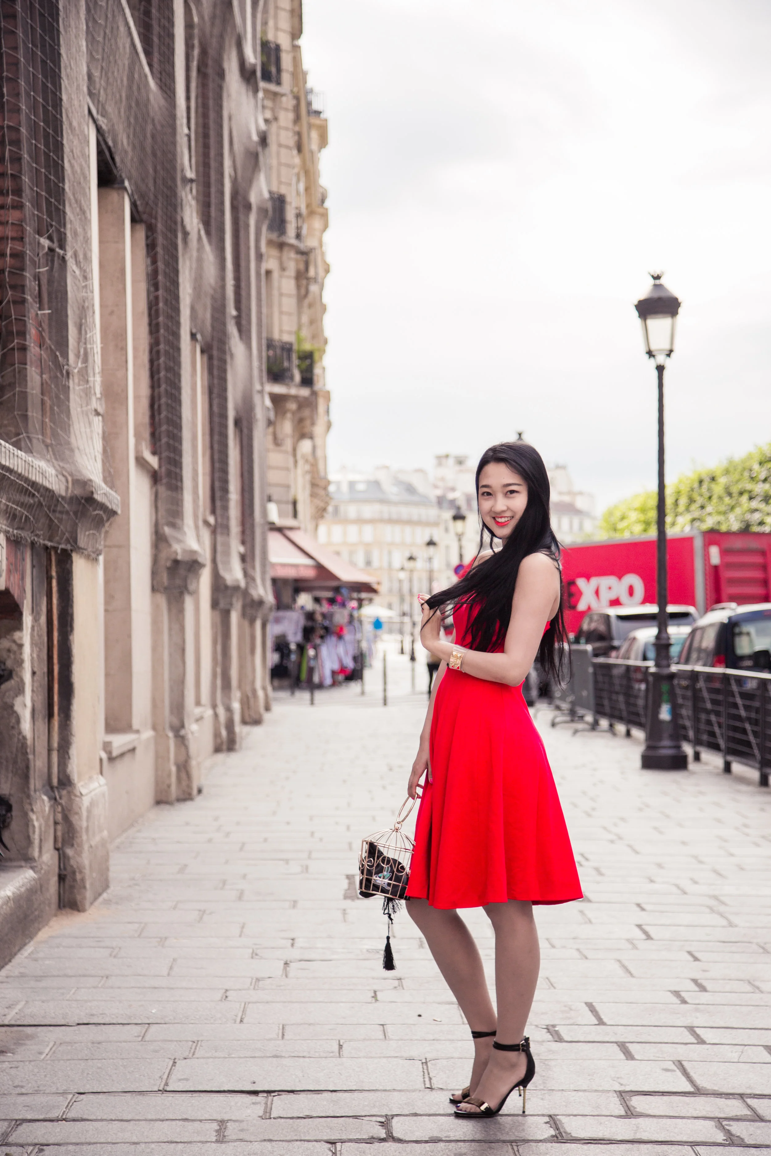 韩芳宇 Hannah 从小就很喜欢主持,并且在北京电视台七色光栏目当小记者,中央电视台少儿频道新闻袋袋裤栏目当主持人。在LSE上学时主持了伦敦国际华语电影节的红毯部分,近距离接触并采访了杨幂,张家辉,尚雯婕,邓家佳等明星。除此之外我还是伦敦政经时装秀的唯一亚洲模特。开朗活泼的我喜欢交朋友,去旅游以及体验生活。期待能通过逆旅这个平台认识志同道合的朋友们,一起去异国开启探索心灵的旅程!