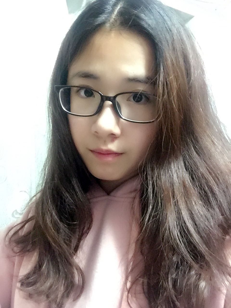 陈颖吉,Ariel 大家好!我的专业是国际政治,对于各国文化有一定的了解,有较好的组织沟通能力,擅长写作,钢琴十级。曾经作为交流生赴美国两个月。