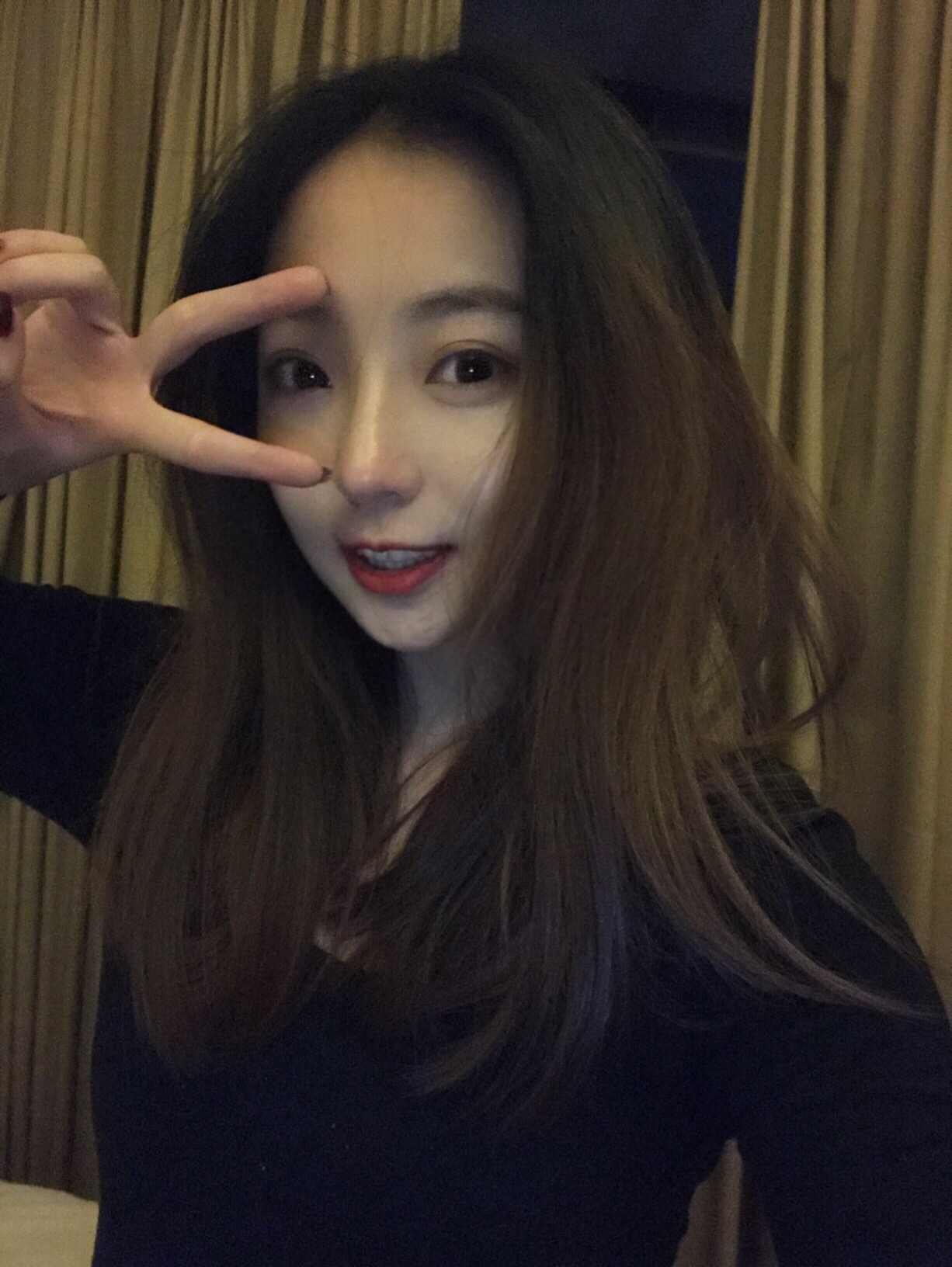 邹勉Lucia | 产品经理与设计 毕业于意大利罗马美术学院,新媒体行业2年。擅长运营管理、装饰设计,曾担任2017年威尼斯双年展策展人助理。我是逆旅最资深的员工之一