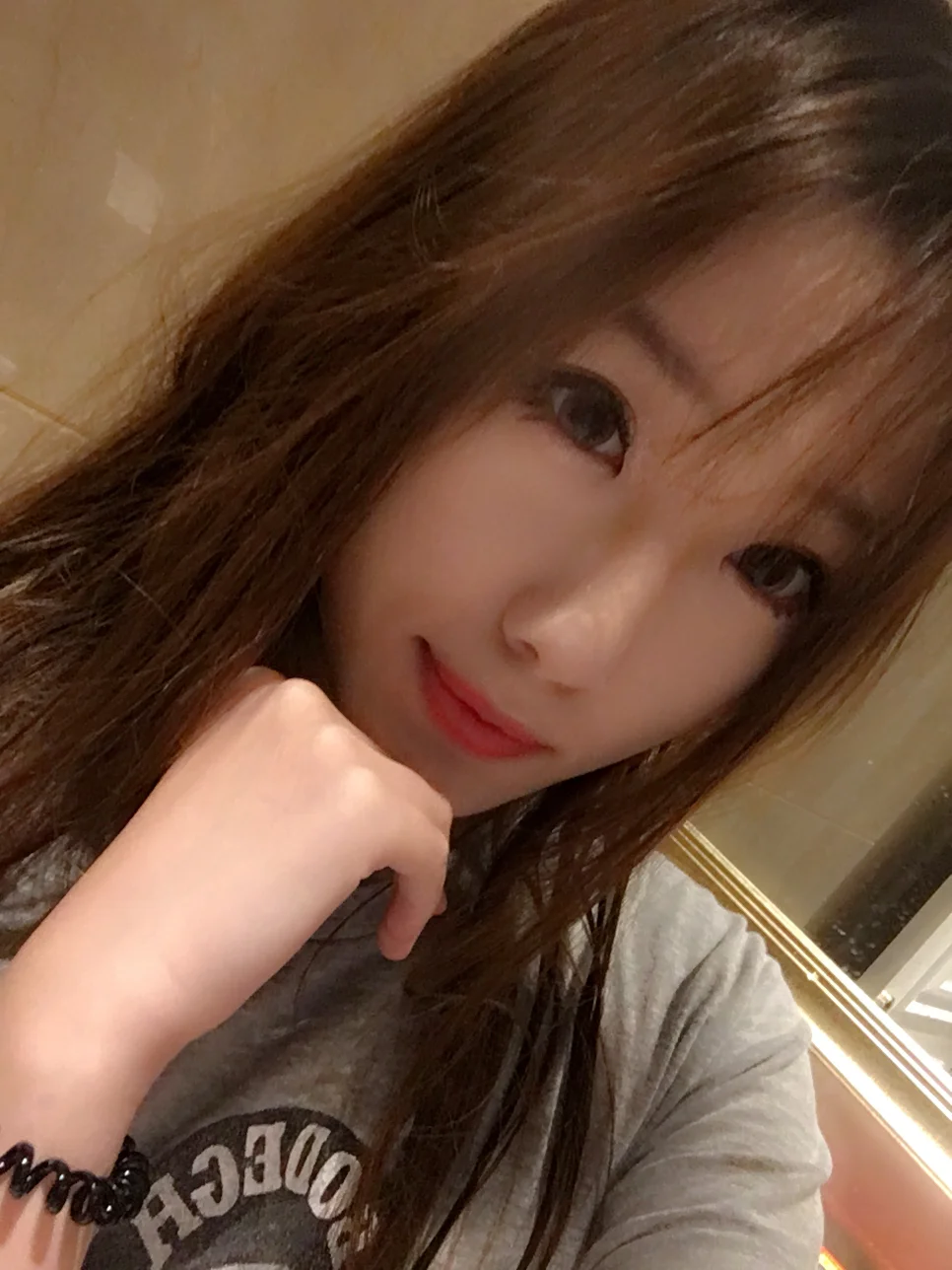 Jessica扬扬 在中国我喜欢的城市除了我的家乡青岛就是三亚西安和南京了很喜欢沙漠 喜欢神秘的古埃及 和有宗教信仰的国度 个人未来三年的规划是多旅行多读书 近期最想去的国家有瑞士 摩洛哥 巴哈马 我喜欢享受人生的每个阶段