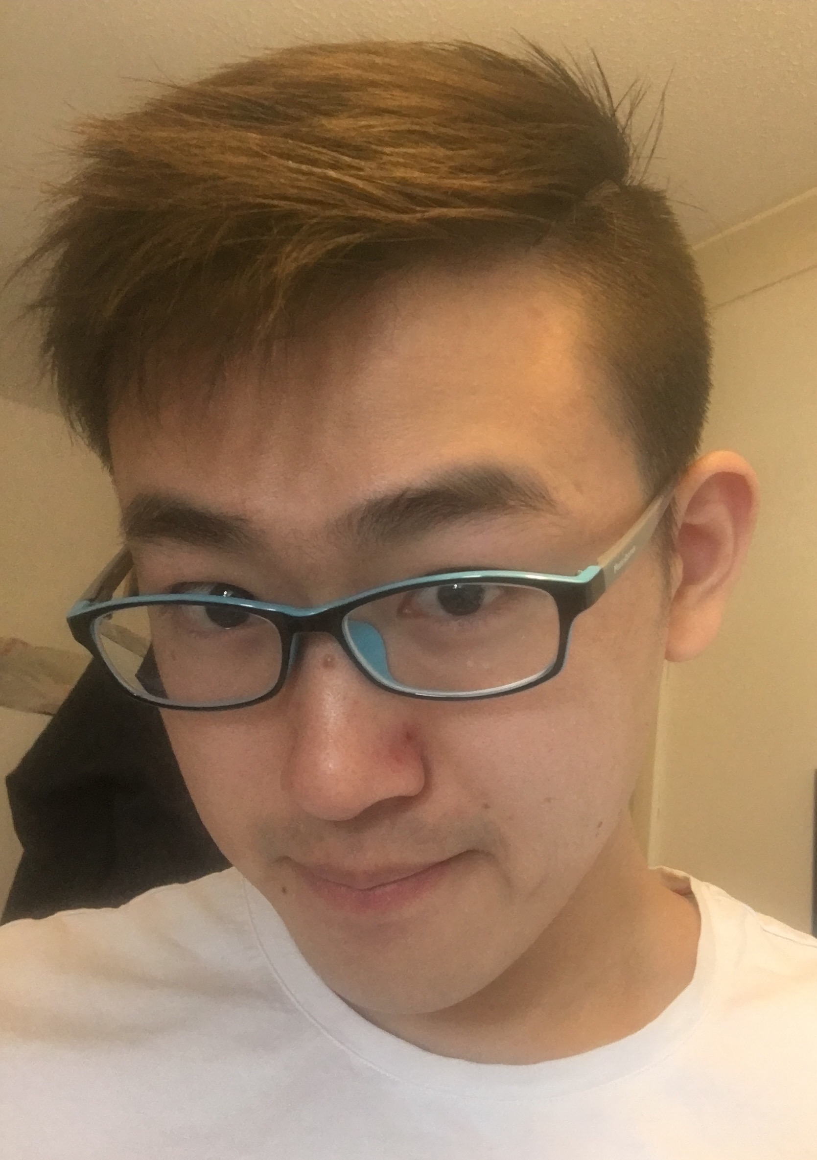 梁庭纾 Will 新加坡, 英国 。记忆最深刻的经历是在新加坡作为高中华会副主席参加的一次leadership camp 活动。在pula ubin 小荒岛上 度过了难忘的3天2夜。在雨中做集体游戏 在深夜中探险 3小时不停歇的划船 在睡袋中睡觉被雨水浇醒。亦苦亦甜的经历 磨练了我的意志 也培养了我在团队合作中的组织能力协调能力。