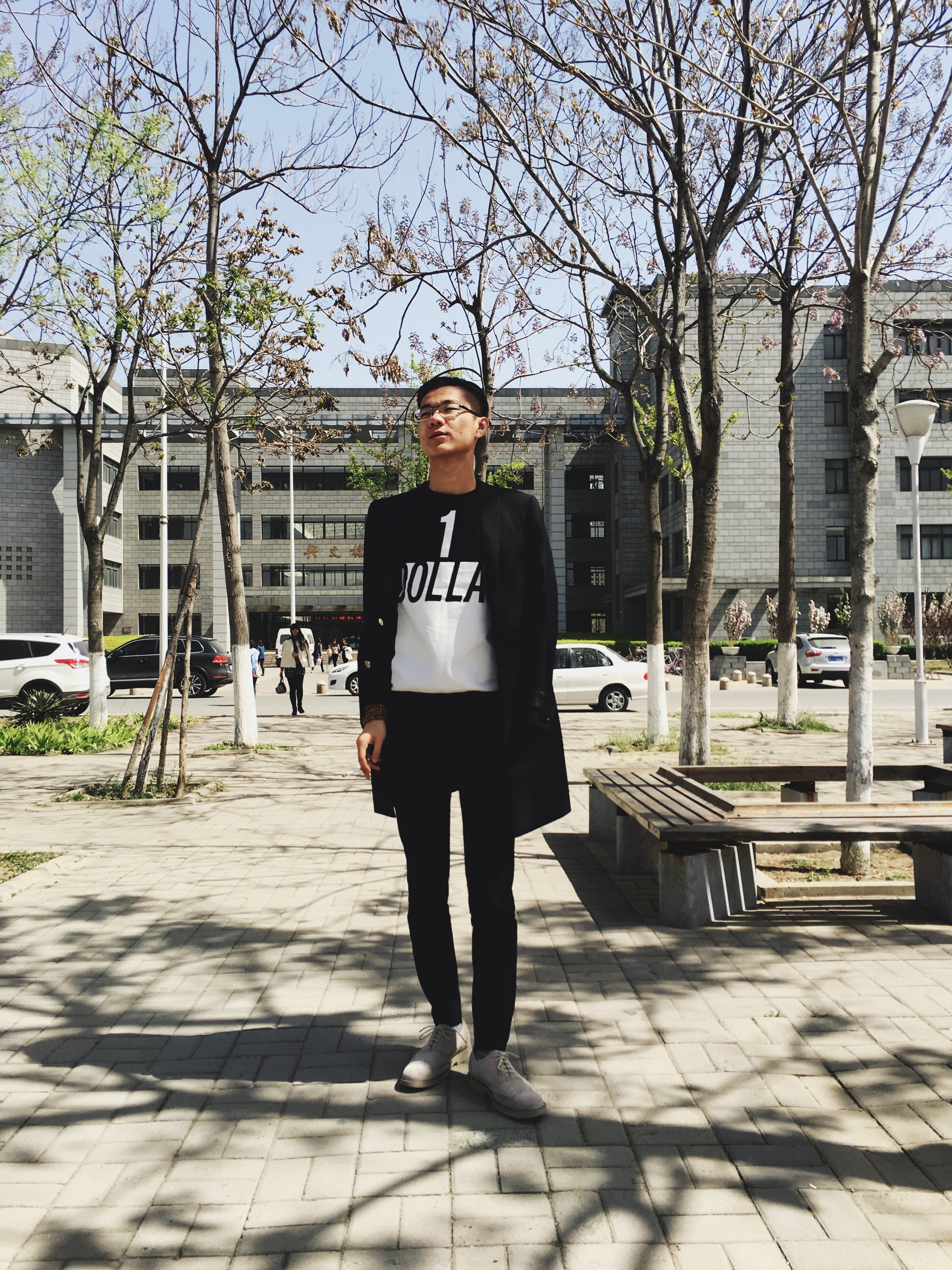Jason 自己组装自行车,报废永久26制作;家里开建材建筑公司,从小接受万事靠己的教育,可以熟练地使用工具,会做饭,会简易的家具制作,学习播音主持与艺术专业,活泼开朗,内心阳光,支教一直是我最最最渴望的一件事,同时泰国也是我十分渴望探索的国家,故希望借此机会来升华自己,也希望贵平台给我这个机会