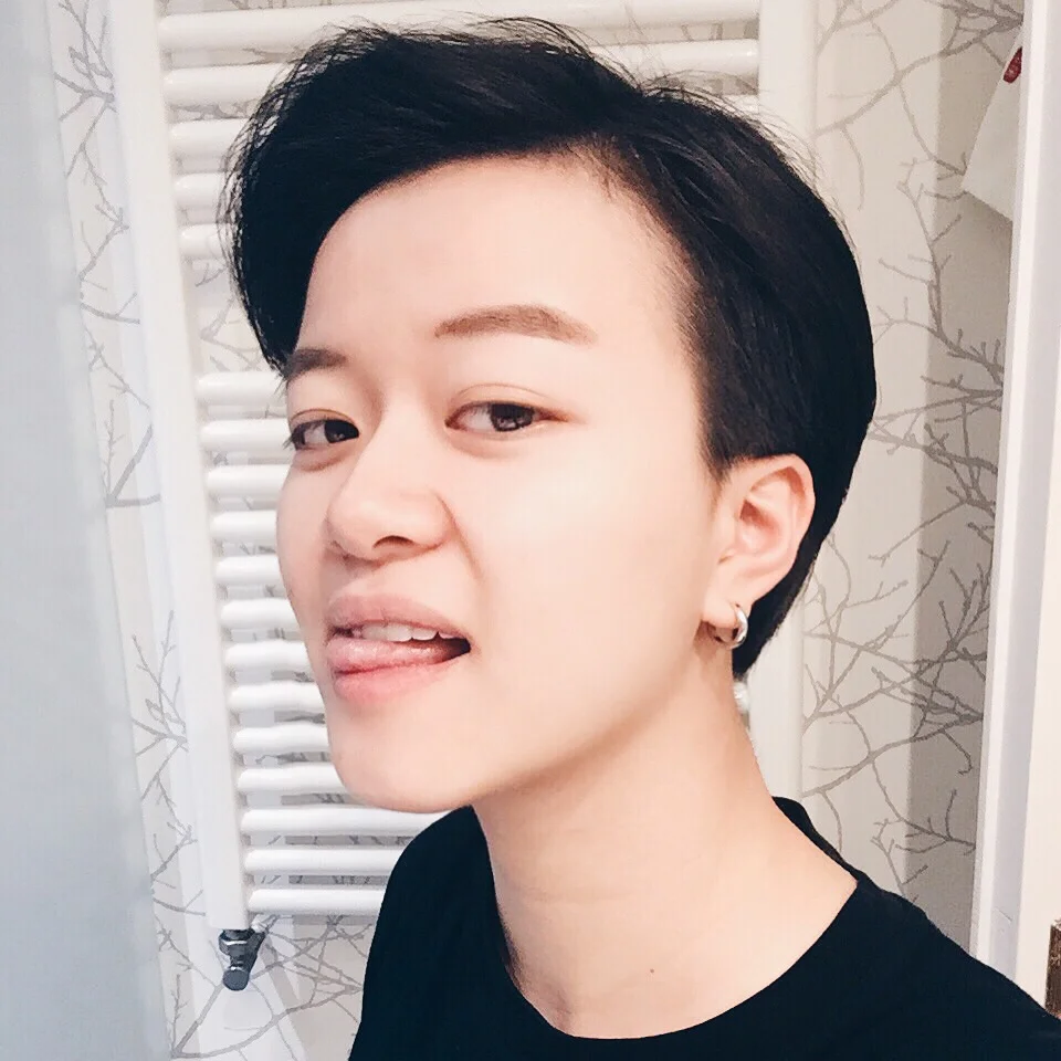 谢垚瑶,Kami 最有成就感的事情就是每一次上台唱歌了吧,不管是表演还是比赛,看见大家很喜欢自己,就很有成就感。#未来三年规划学业上首先就是成功申请上硕士学位继续留在西班牙,西语突破C1等级,申请在西和欧洲的实习工作。其他方面希望能把家里两个小女孩的中文教到基本交流的水平,然后带她们去中国看看。另外这三年一定要环游欧亚。