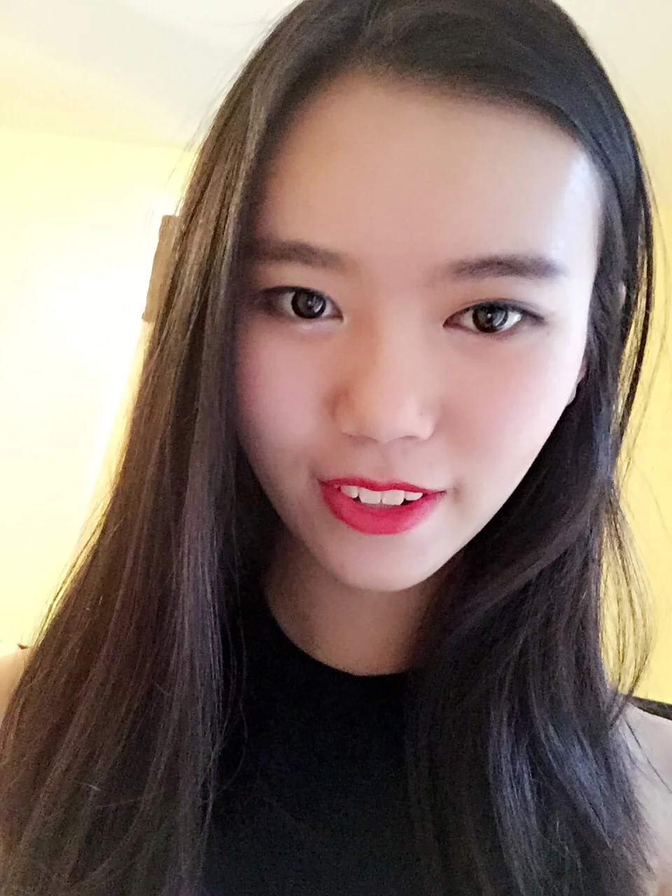 唐嘉岑 我是一个热爱学习,喜欢新鲜事物的人。在至今已两年的美国高中生活中,努力学习,保持着全A的好成绩。同时也一直保持作为一个中国人的自豪感,主动传播文化,教身边的朋友讲中文。