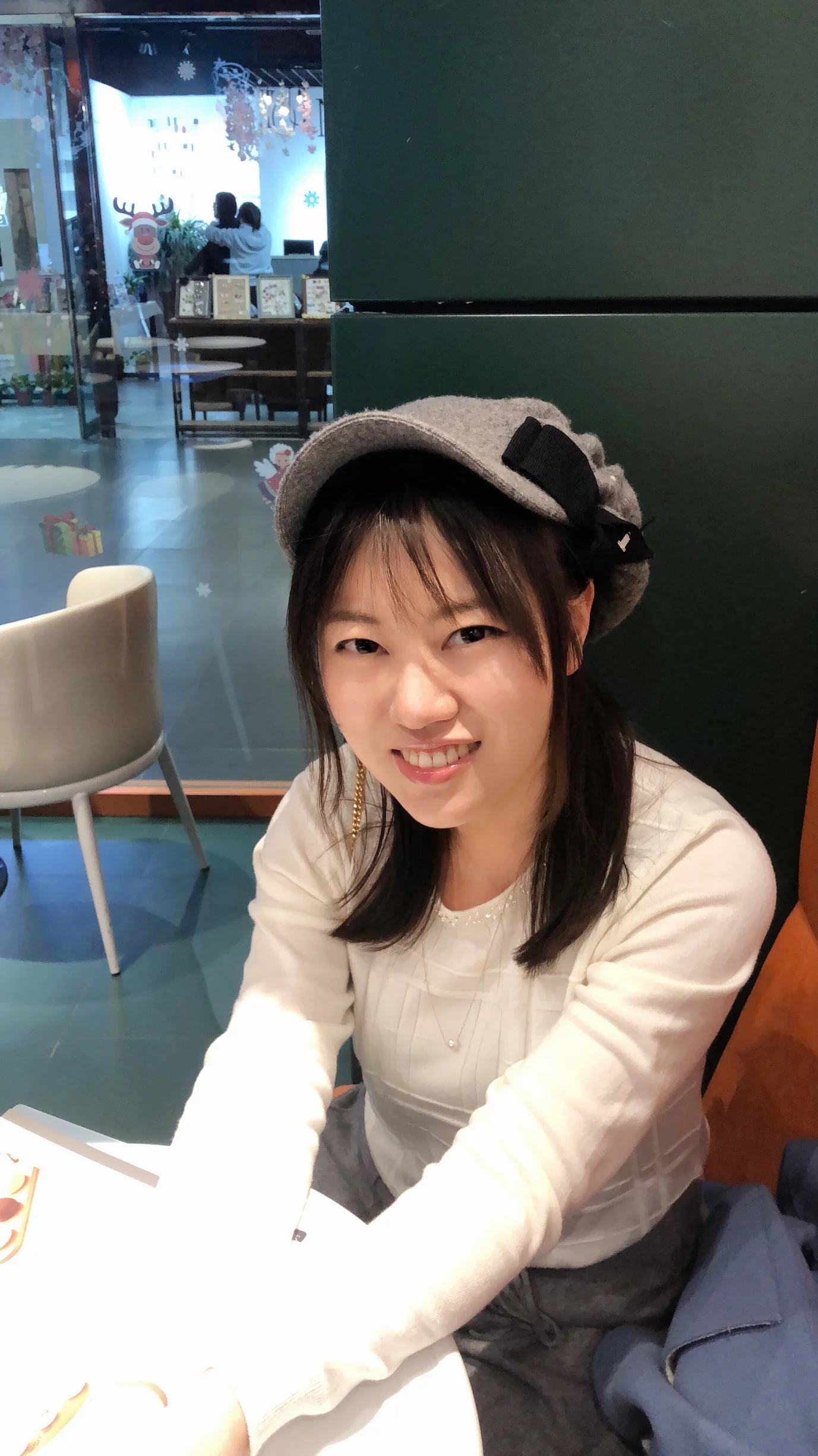 Janie 坐标上海+西雅图,喜欢世界各地走走转转交朋友。做过英美等国家的留学生,现在和朋友一起创业。想找可爱的男生、有趣的旅伴、和有好项目的合伙人~