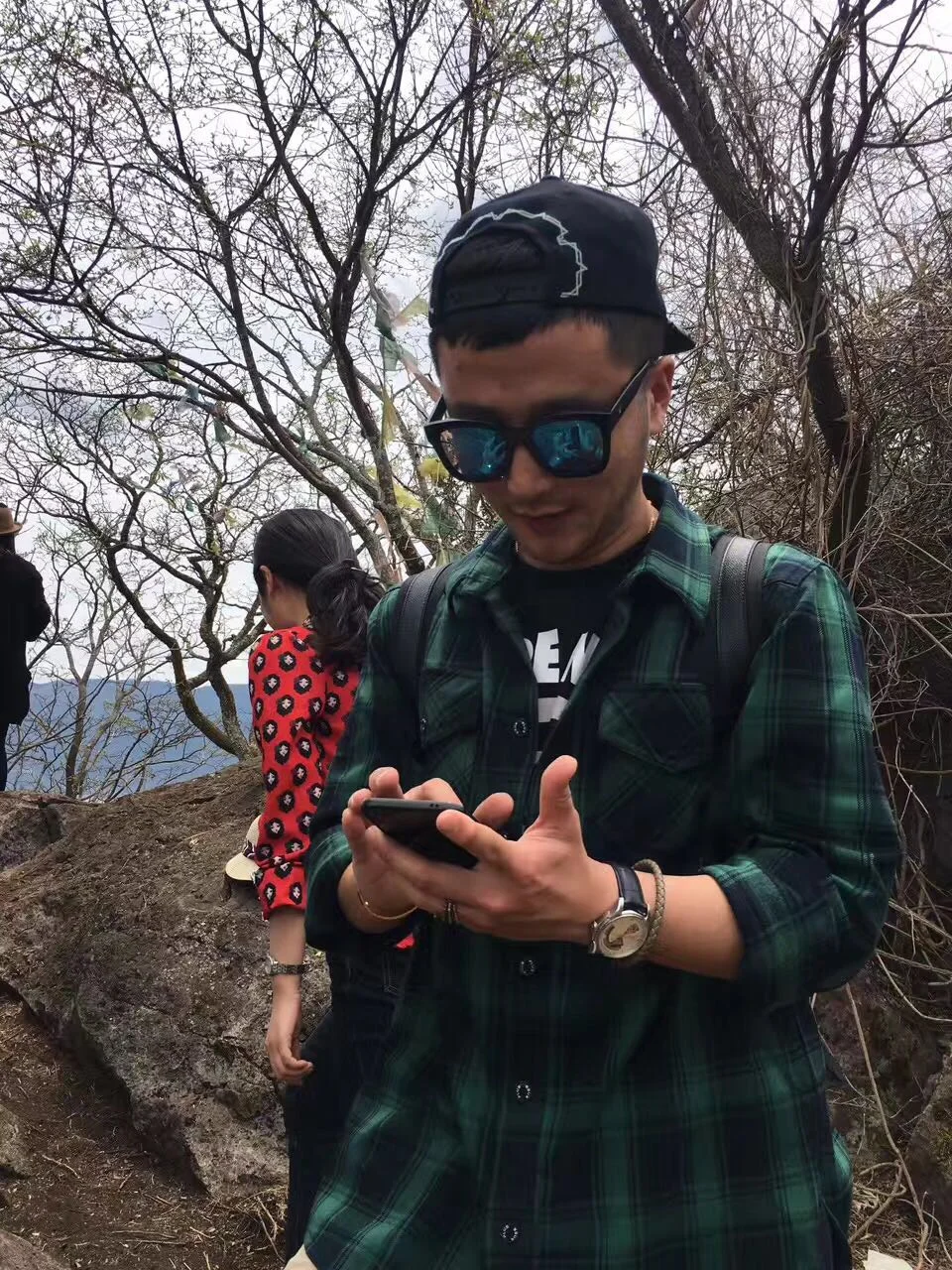 大连 喜欢篮球和音乐,本人还是个sneaker (球鞋收藏者) 喜欢类型:有自己的兴趣爱好和交友圈子,独立有个性,会唱歌