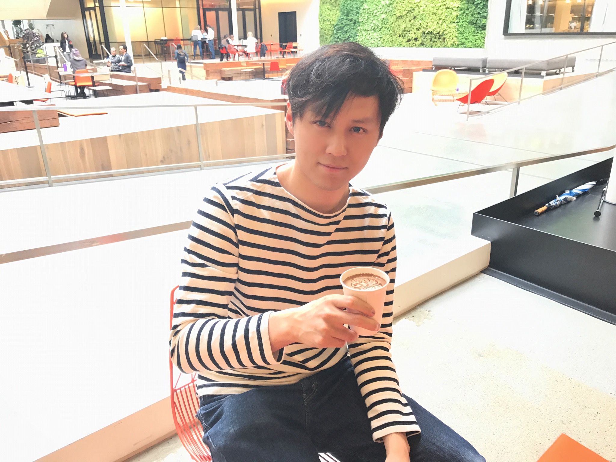 我叫Ray,是一名湾区码农,在 Appdynamics-Cisco工作。喜欢篮球,运动,也喜欢音乐,吉他。家乡上海,常驻加州。有空时会出去拍照社交,有时也宅在家打游戏看书烘培。想多认识些朋友吧。