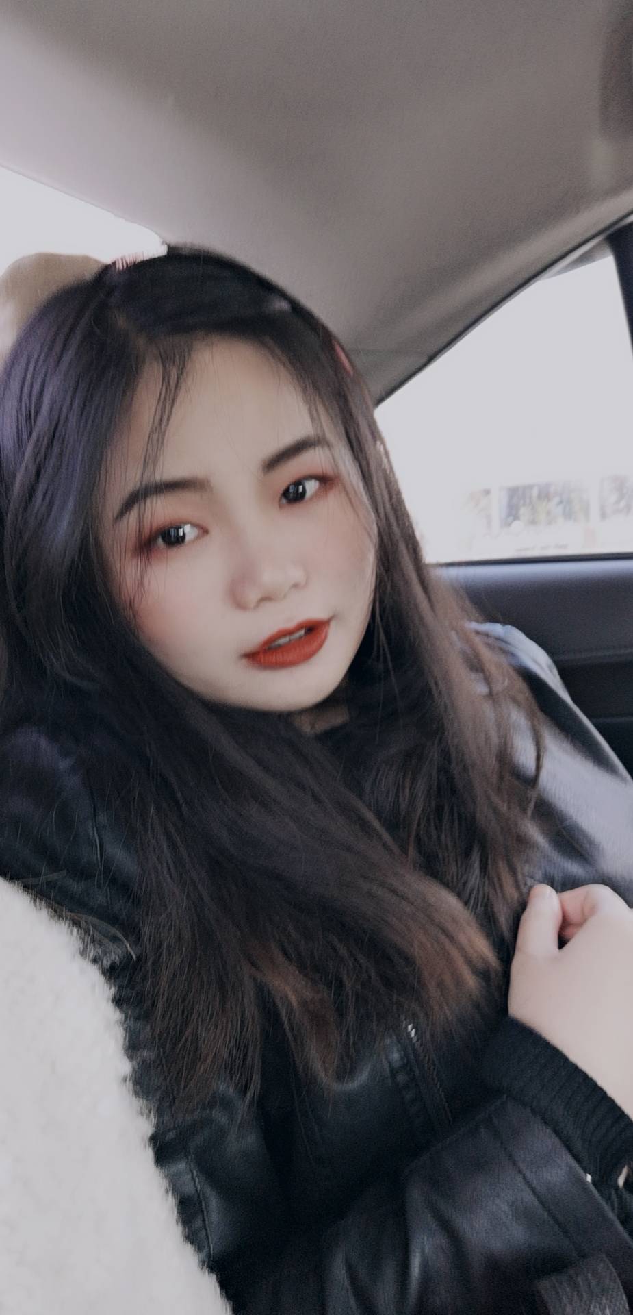 北京 是一个性格开朗,阳光向上的女生。喜欢旅游,喜欢追星娱乐,爱笑,总之每天都很开心快乐!朋友也觉得我特别靠谱特别快乐,充满了正能量!喜欢表演,大学的时候自己建了话剧团。 喜欢的类型:喜欢成熟稳重,有上进心的男孩子,该霸气的时候霸气,该温柔的时候温柔,最好懂艺术或者有一技之长(比如唱歌、跳舞、摄影、设计、赛车等等),希望健壮一点不要太瘦弱。