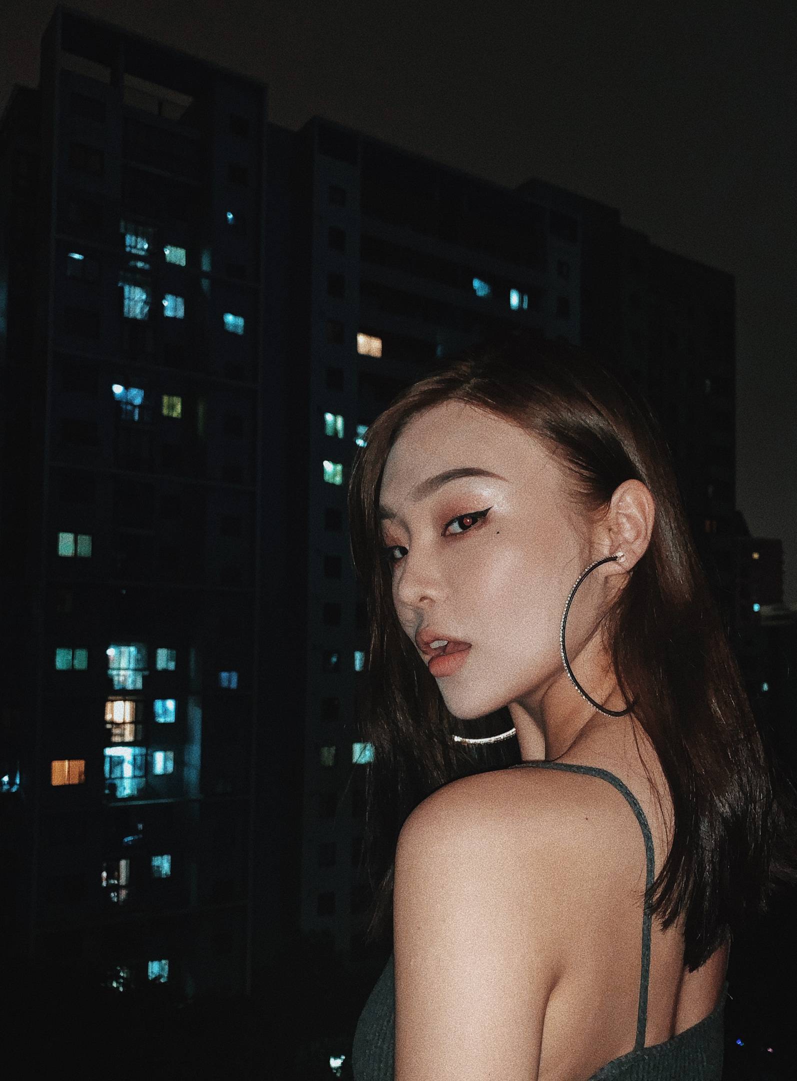 上海 现在在意大利服装设计学院做手绘老师 平时工作会做marketing branding的工作 也在自己创业做服装品牌和美妆博主 喜欢的类型:懂事有礼貌 帅 有涵养