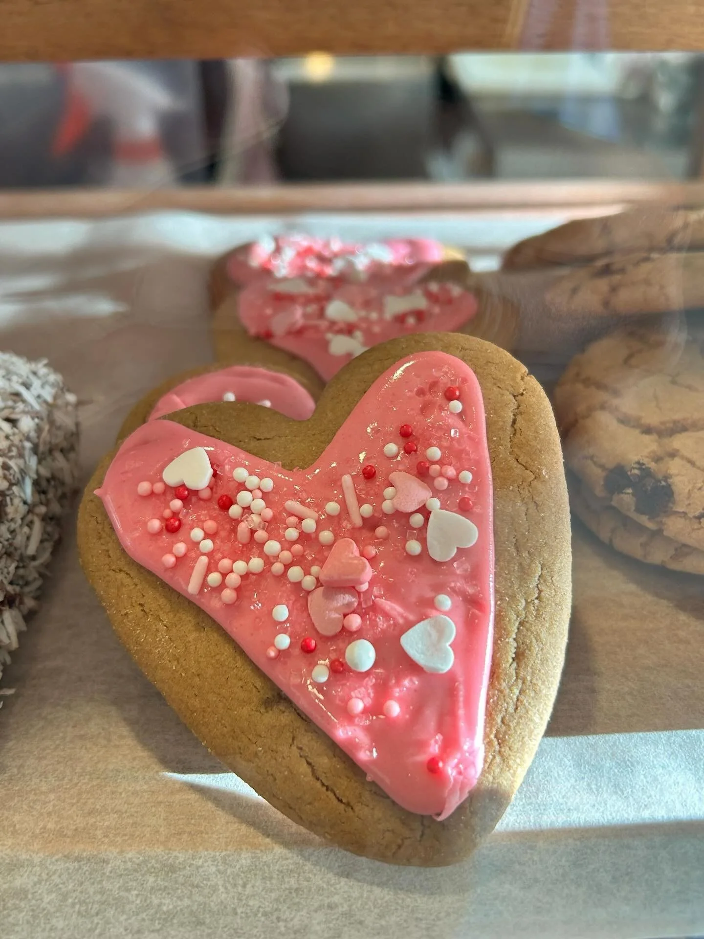 ❤️Valentine&rsquo;s cookies are here, filling your Friday with the love you need!