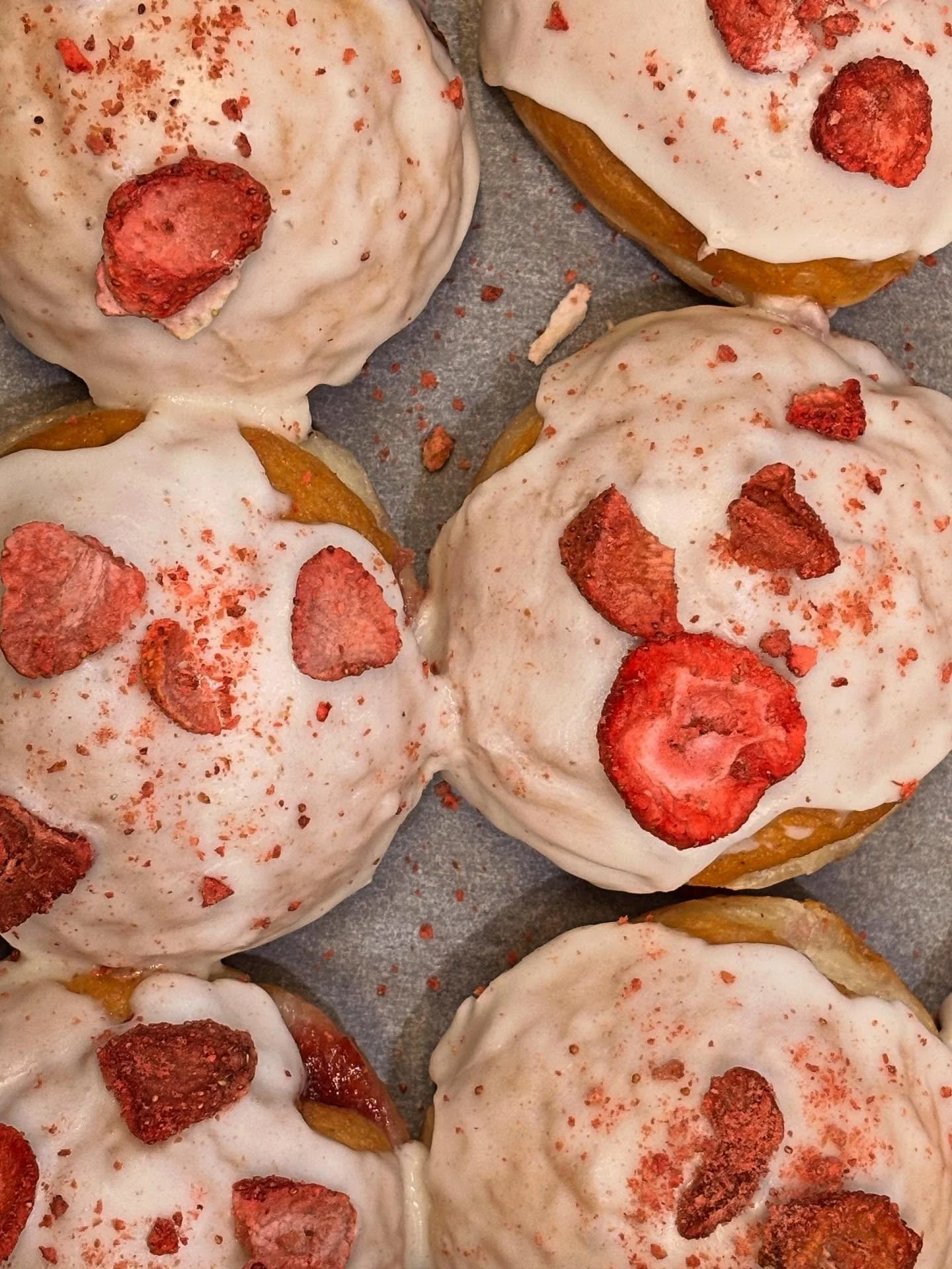 Strawberries &amp; Cream doughnuts are here today! Along with sprinkle, cinnamon, jam, and lemon curd! See you soon 😋