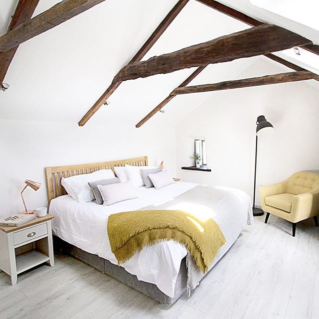 Awake feeling well rested after a peaceful sleep at Barnwell, the bedrooms are a medley of bright whites and colour pops for an unruffled slumber and a smooth start to the day.
.
.
.
#luxurytravel #dreambedroom #cornwall #interiordesign #bed #whitein