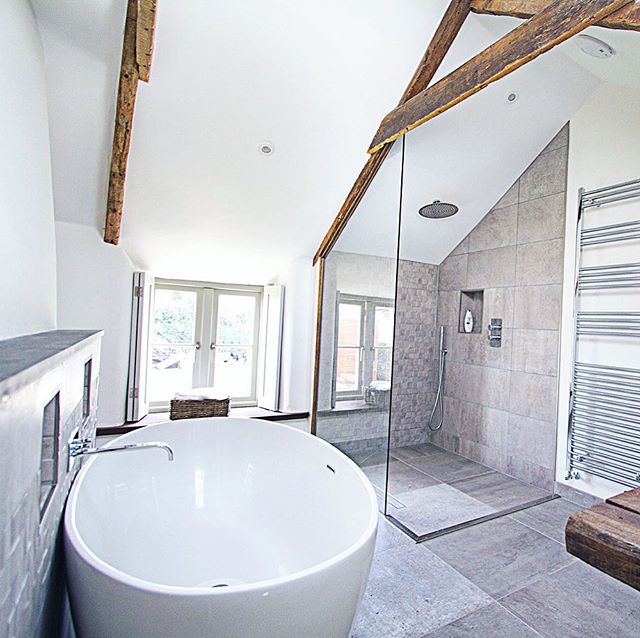 Rinse salty sun-kissed skin in this luxurious bath and shower room and soak away the days exertions 🙏🏼
.
.
.
#bathroom #luxurylifestyle #soak #walkinshower #bathroomgoals #countrycottage #luxurystay #barnwellcottage #cornwall #beachlife