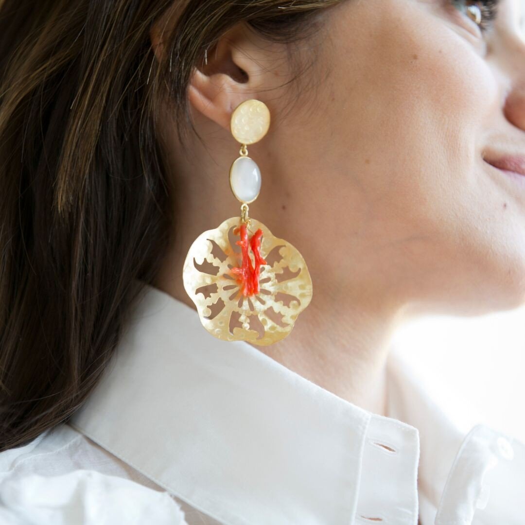Did you know that each name of our jewelry is inspired by strong women? They are their own story, turning history into herstory. We celebrate these worldly goddesses with our unique statement pieces. The name of our expressive earrings Zaha comes fro