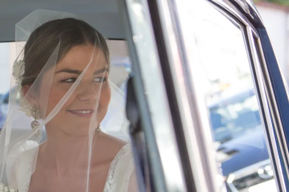 Novia en el coche