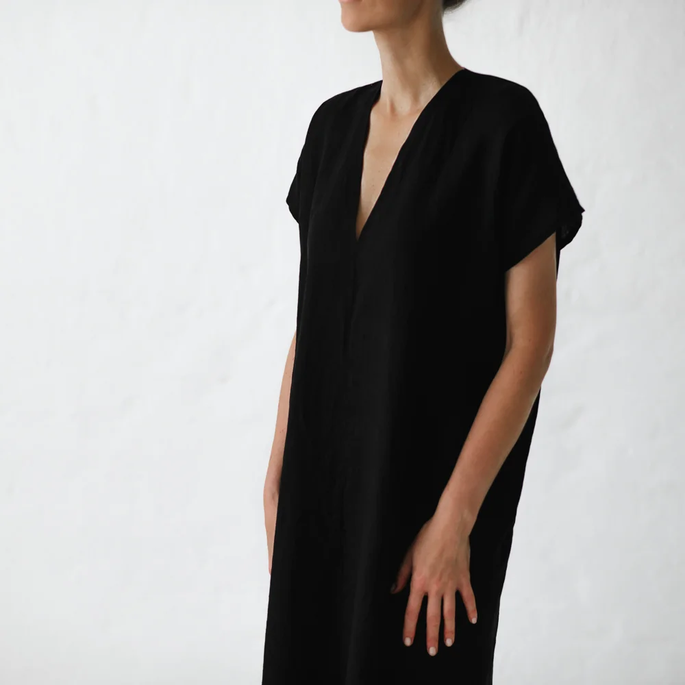 V-neck linen dress Black — SEASIDE TONES