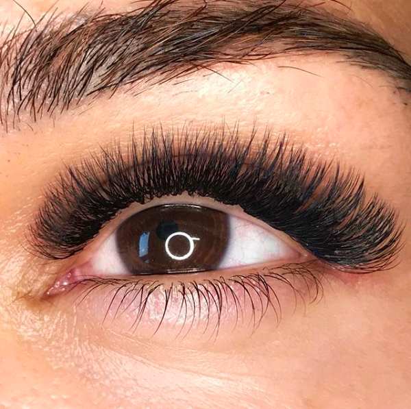 Mega Volume / Russian Volume Eyelash Extensions