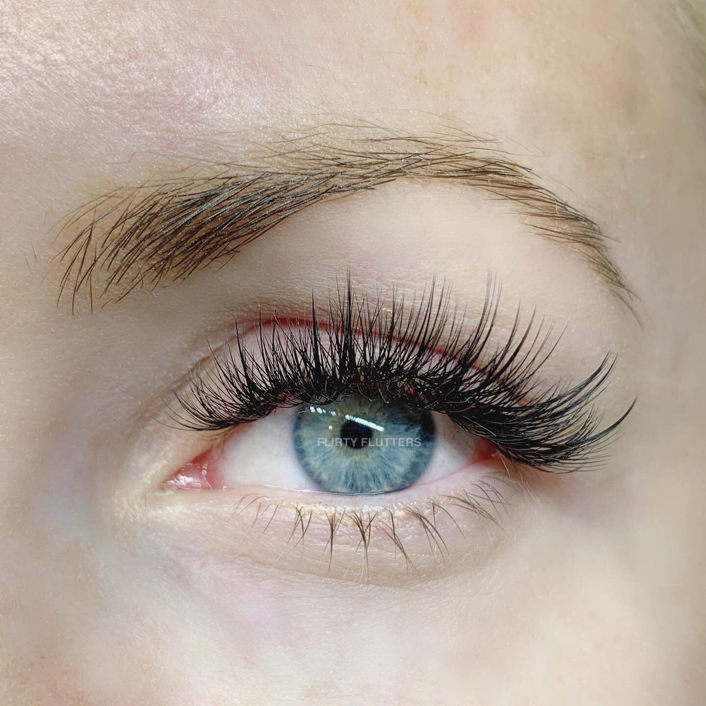 ✨Wear eyeliner + glue on strip lashes everyday OR get volume lash extensions styled like a strip lash? 😉

Denser at the base with a subtle wispiness at the tips #iwokeuplikethis

Volume set by Stephy ✨