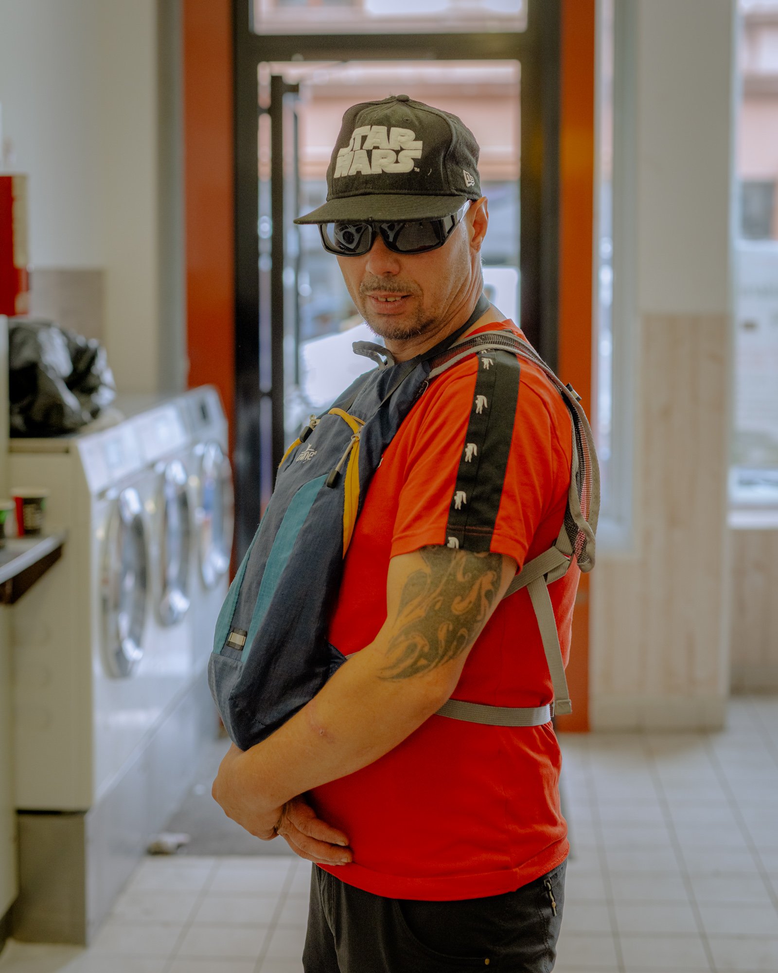 Daniel from Romania lives at the airport. Once a week, he washes his clothes in the salon, throws his worn clothes in the garbage can and puts on something new.