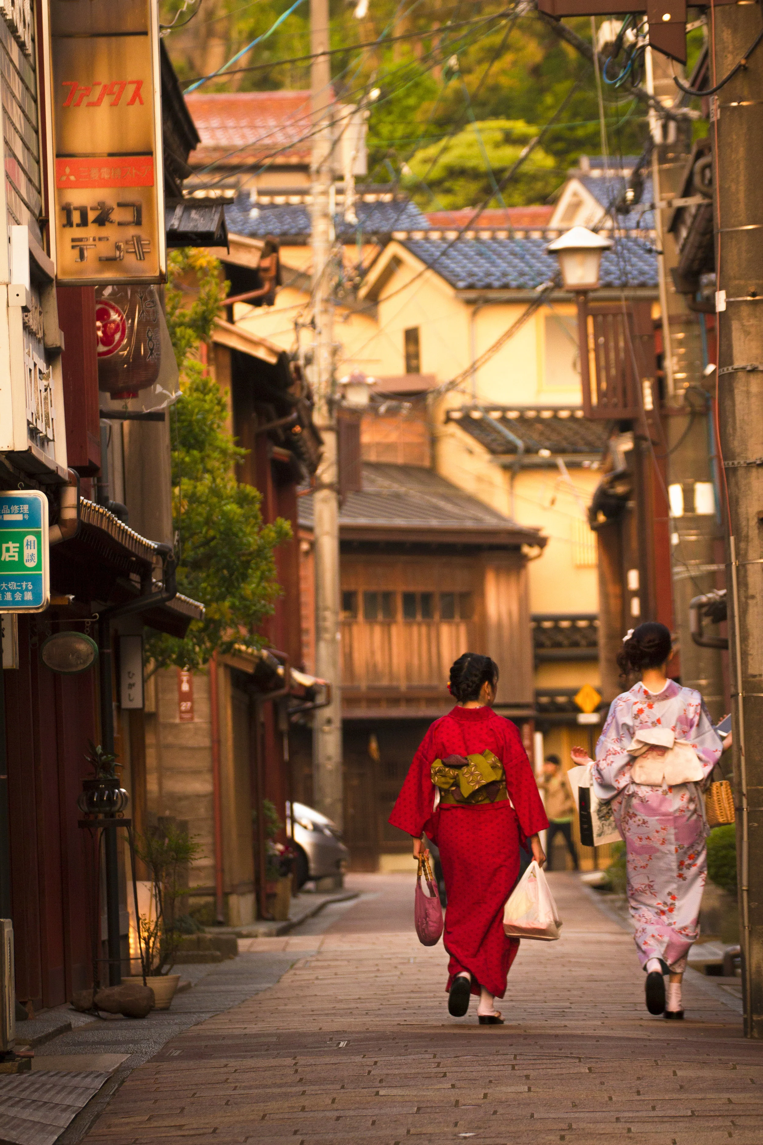 Kanazawa kimono.jpg