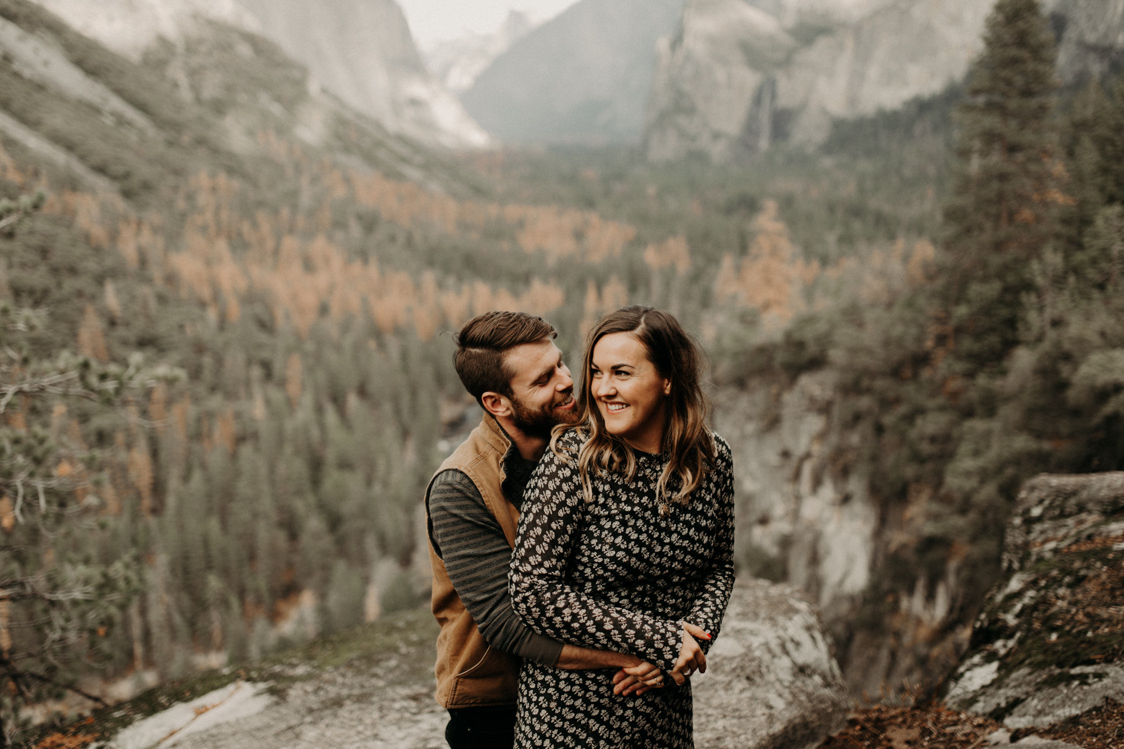 couple-engagement-yosemite-california_0005.jpg