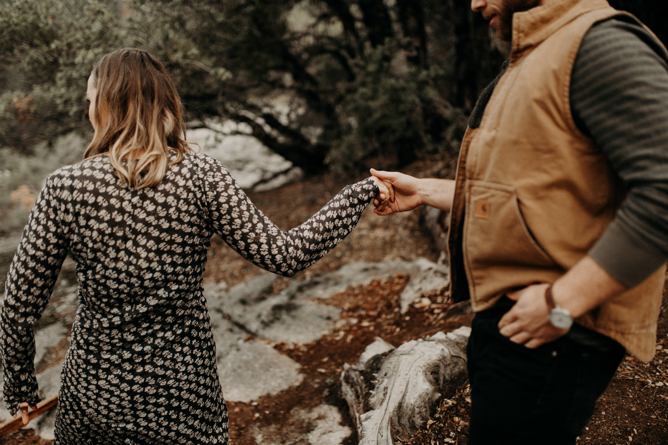 couple-engagement-yosemite-california_0004.jpg