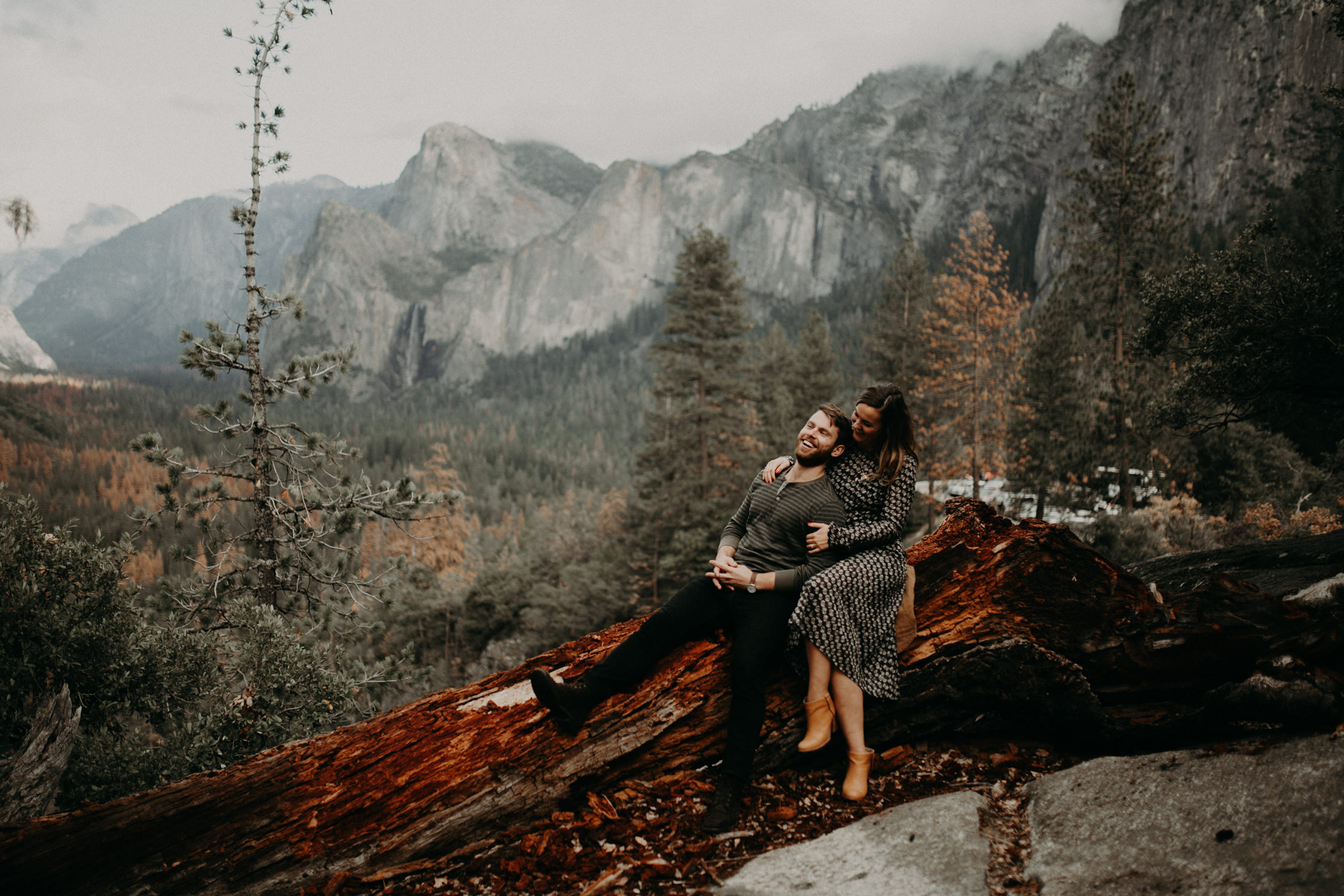 couple-engagement-yosemite-california_0009.jpg