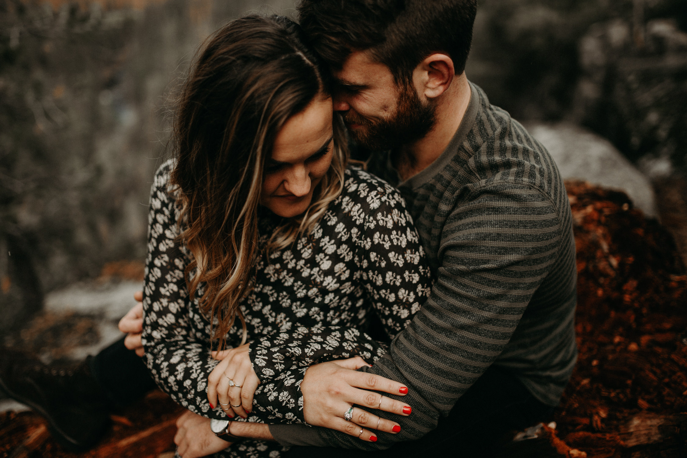 couple-engagement-yosemite-california_0012.jpg