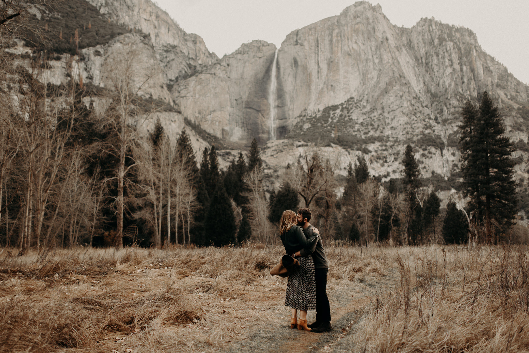 couple-engagement-yosemite-california_0021.jpg