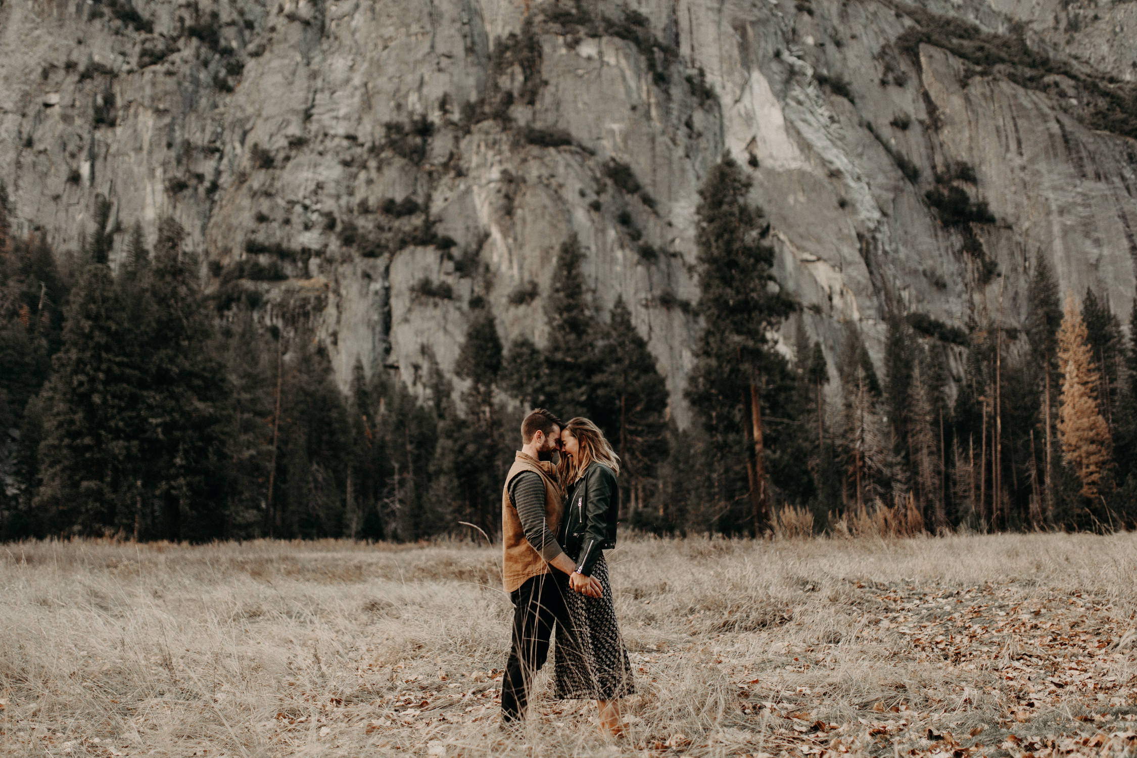 couple-engagement-yosemite-california_0023.jpg