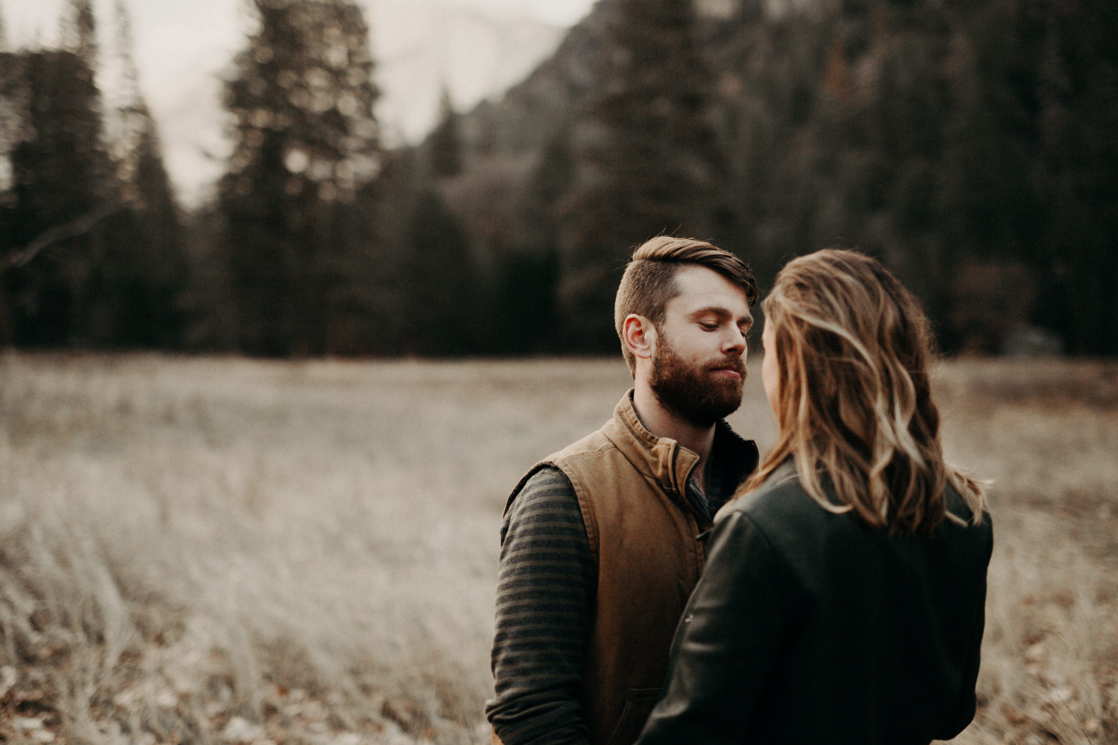 couple-engagement-yosemite-california_0025.jpg