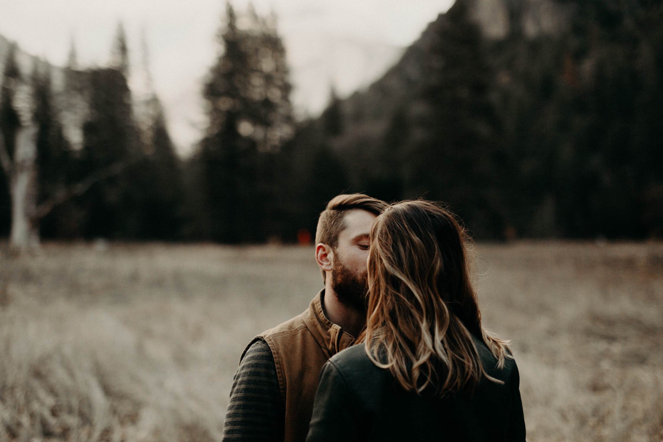 couple-engagement-yosemite-california_0024.jpg