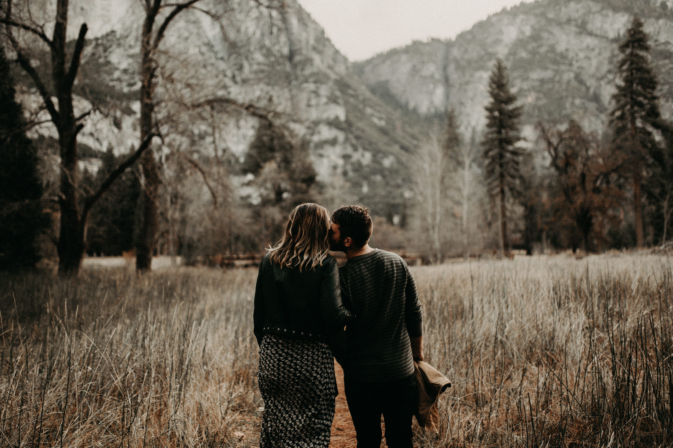 couple-engagement-yosemite-california_0031.jpg