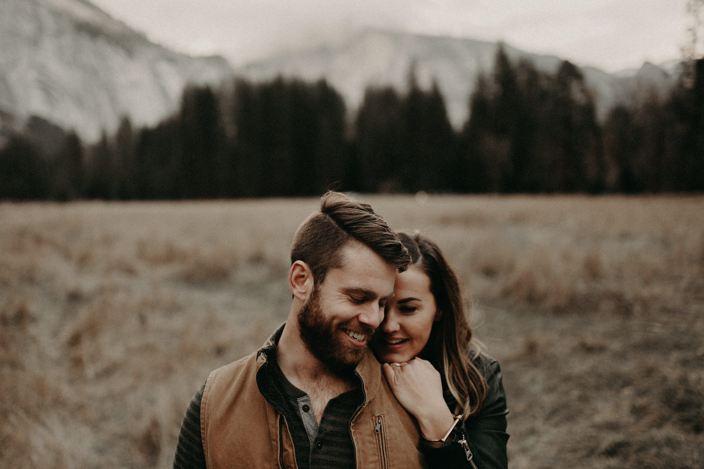 couple-engagement-yosemite-california_0034.jpg