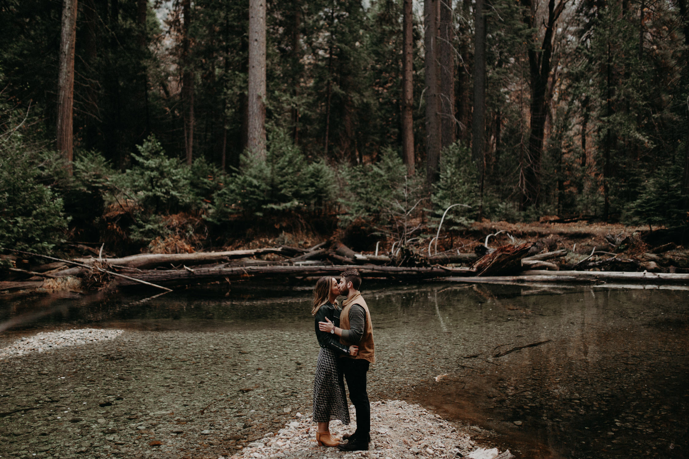 couple-engagement-yosemite-california_0036.jpg