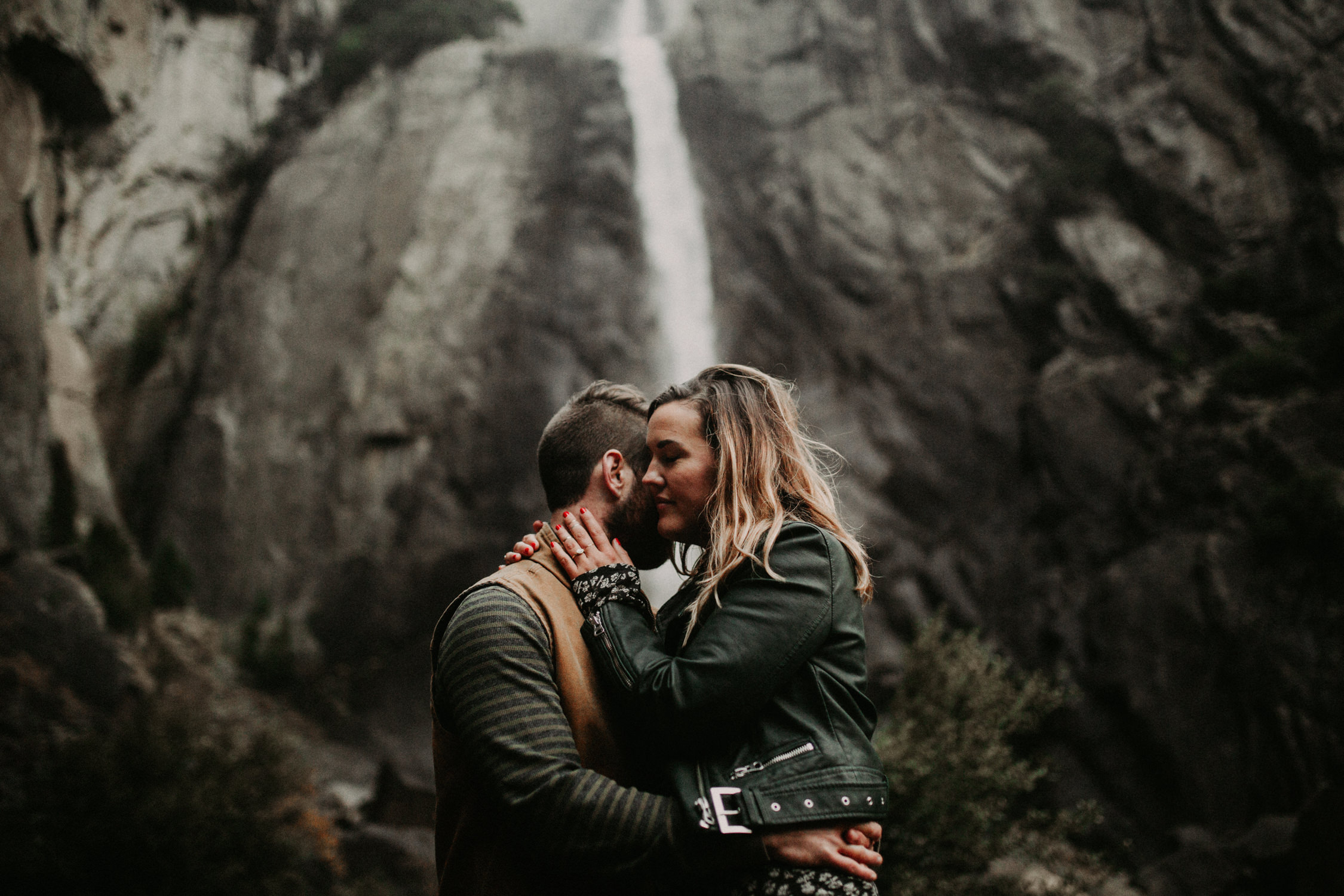 couple-engagement-yosemite-california_0050.jpg