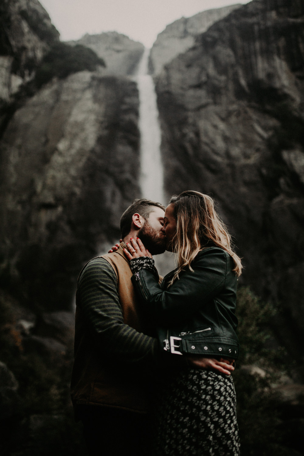 couple-engagement-yosemite-california_0053.jpg