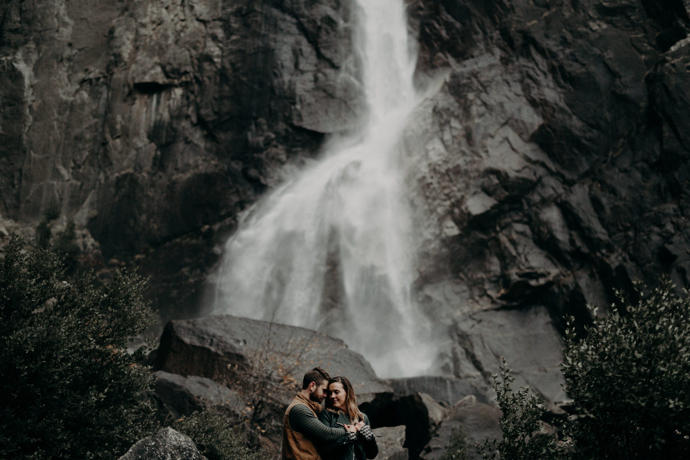 couple-engagement-yosemite-california_0057.jpg