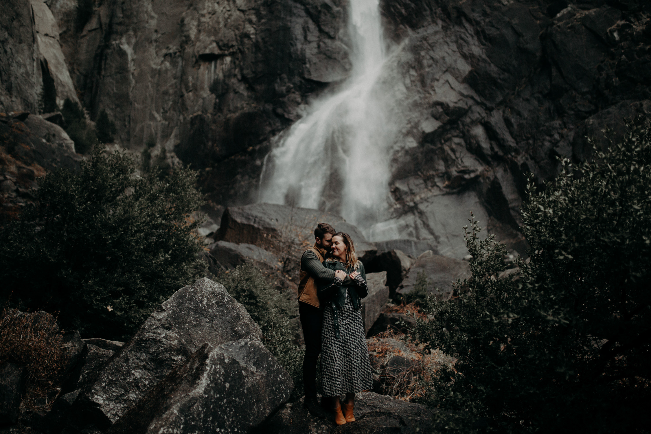 couple-engagement-yosemite-california_0056.jpg