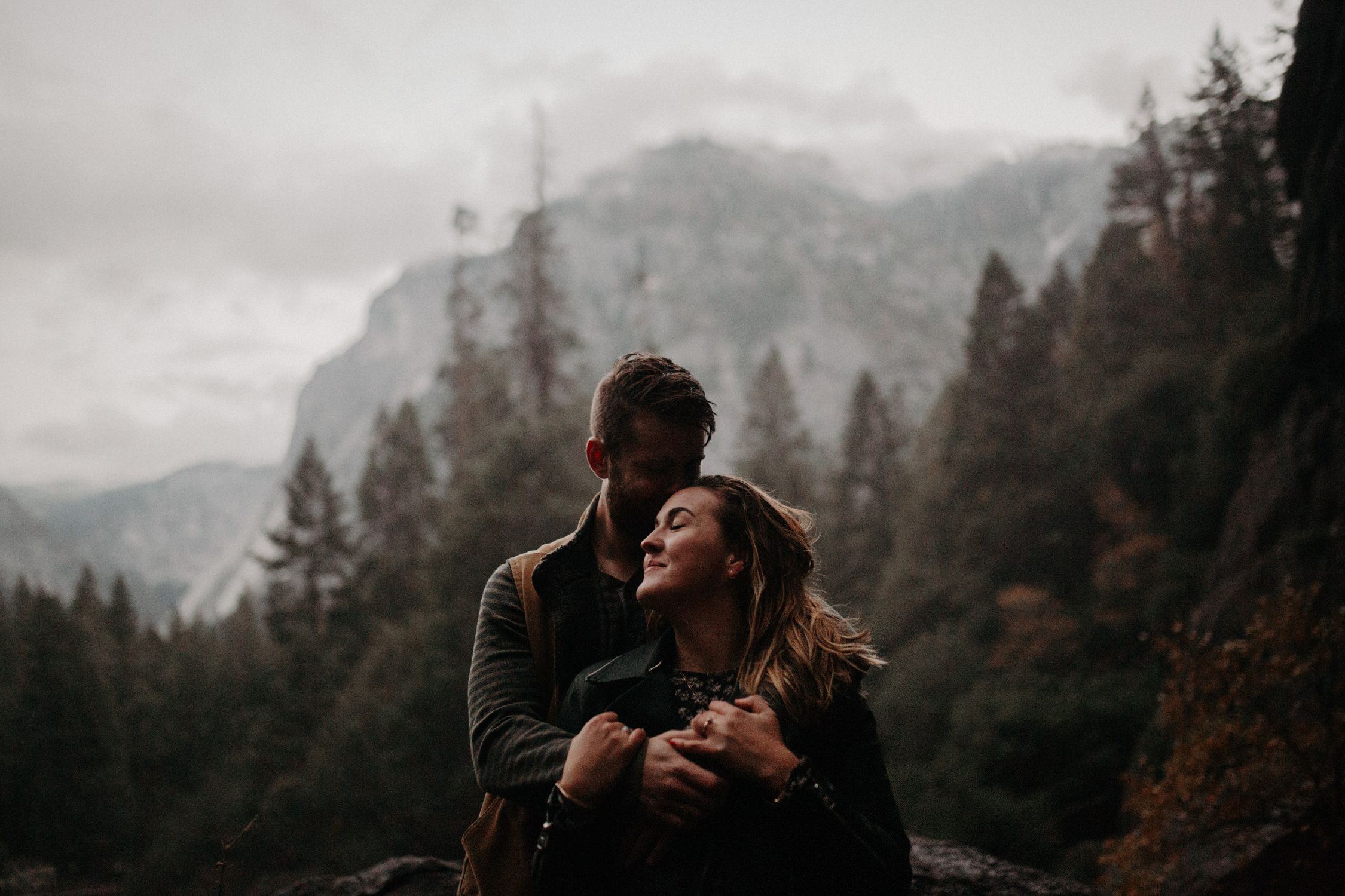 couple-engagement-yosemite-california_0070.jpg