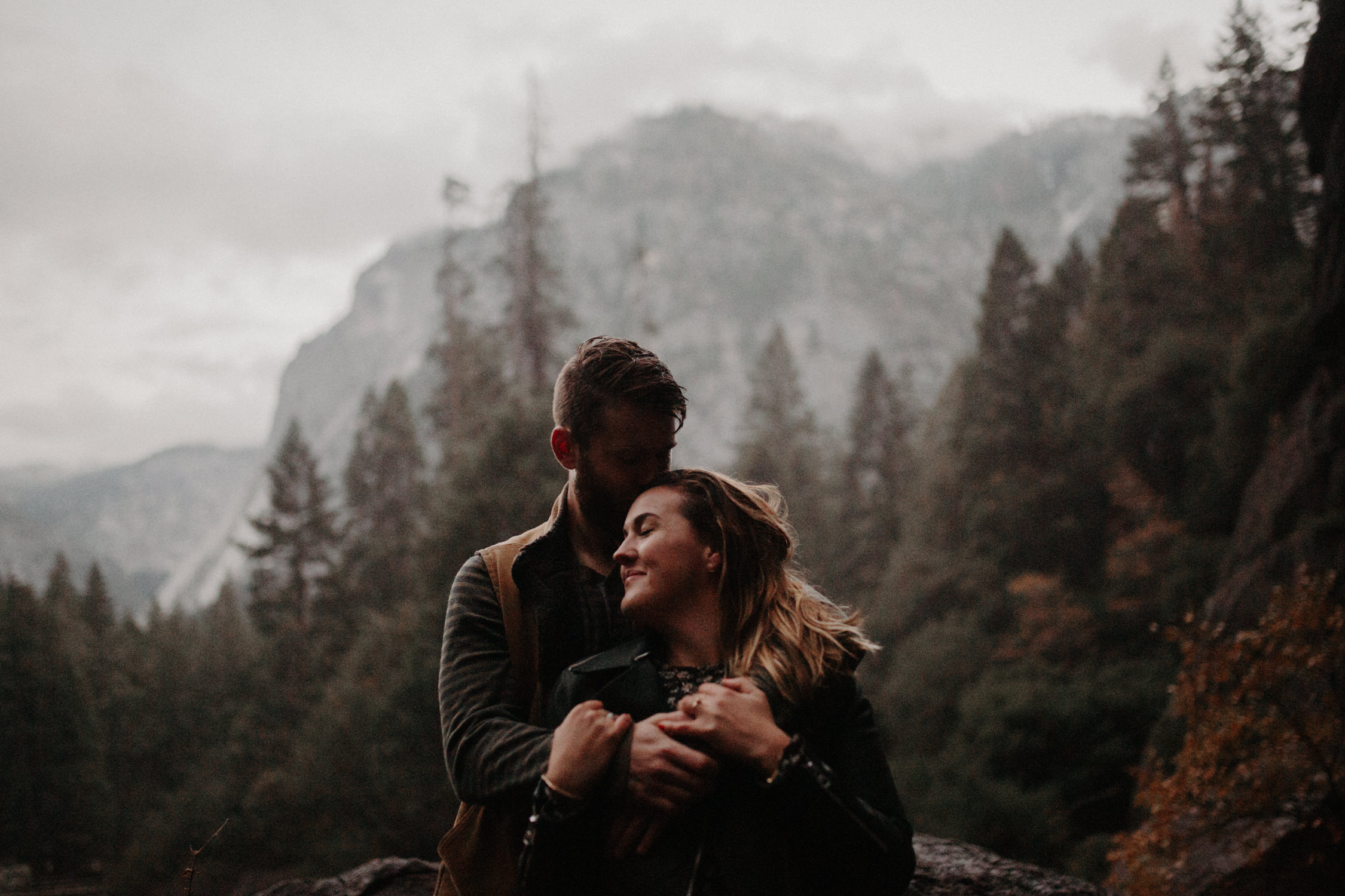 couple-engagement-yosemite-california_0071.jpg